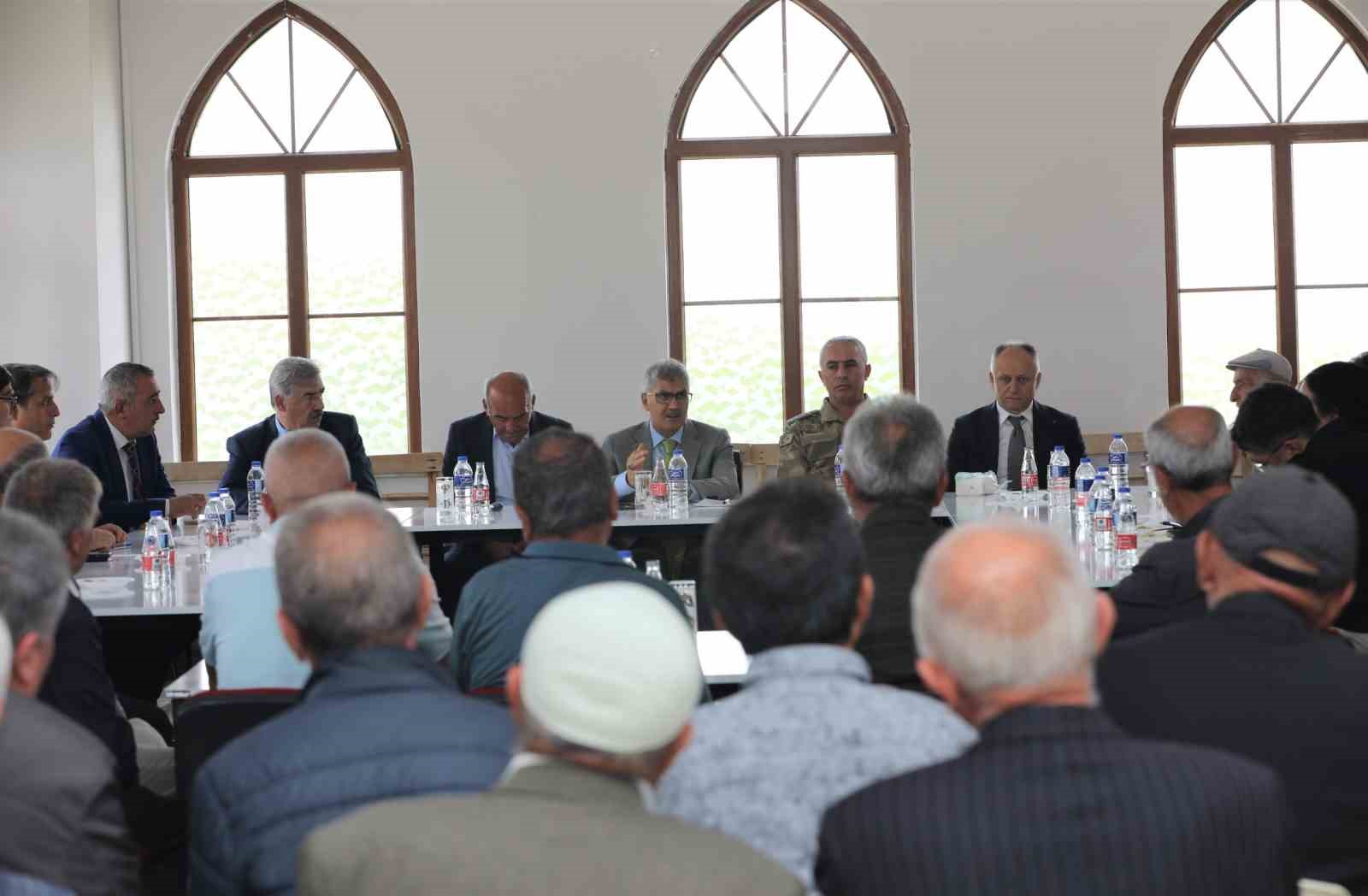 Vali Çelik belde ve köy ziyaretlerine devam ediyor
