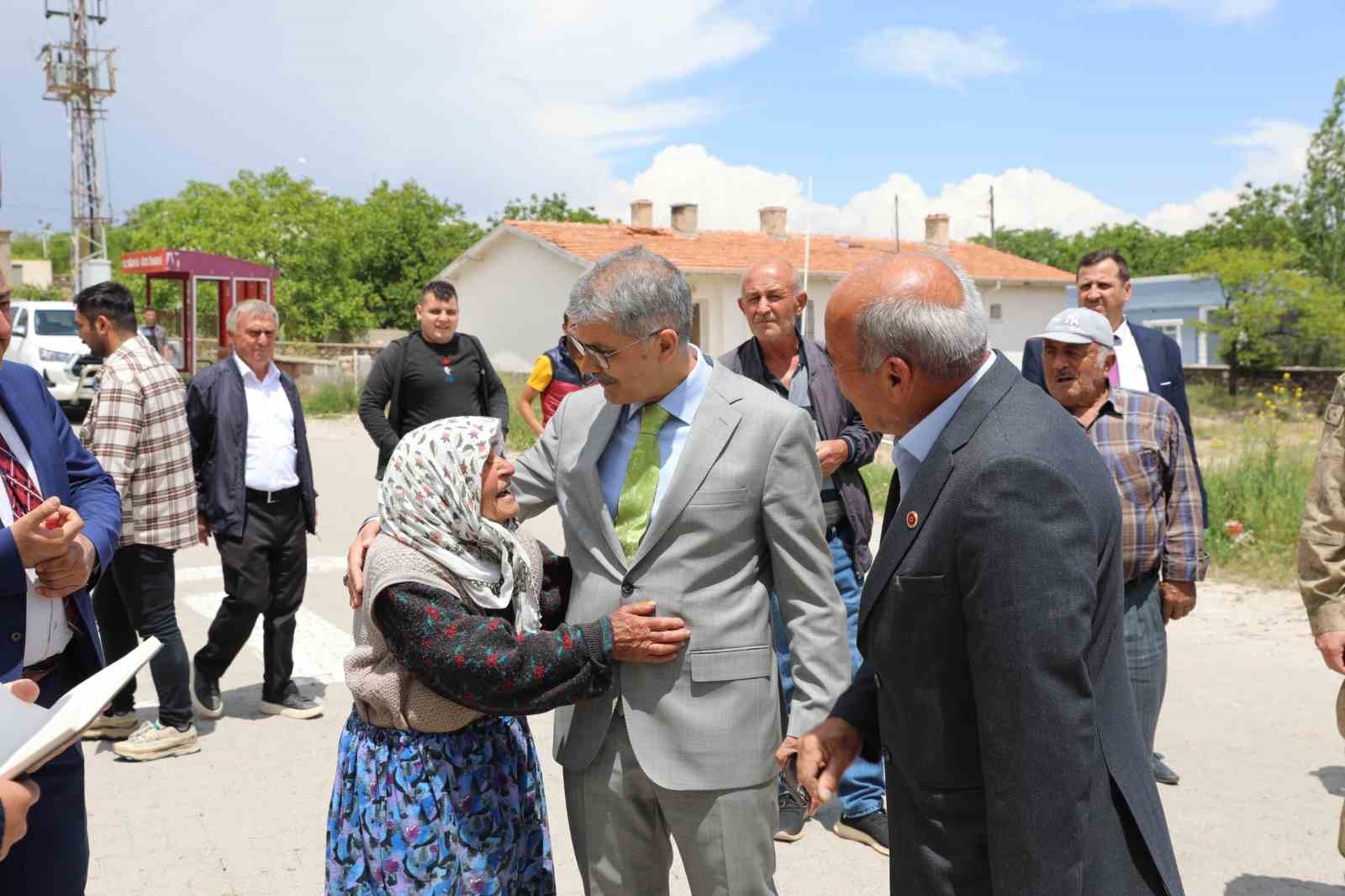 Vali Çelik belde ve köy ziyaretlerine devam ediyor
