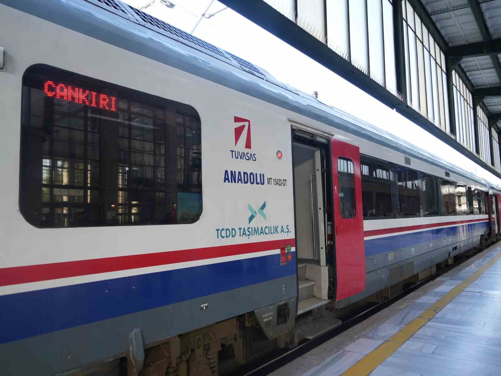 Turistik Tuz Ekspresi turu, yerli dizel tren seti ile gerçekleştiriliyor
