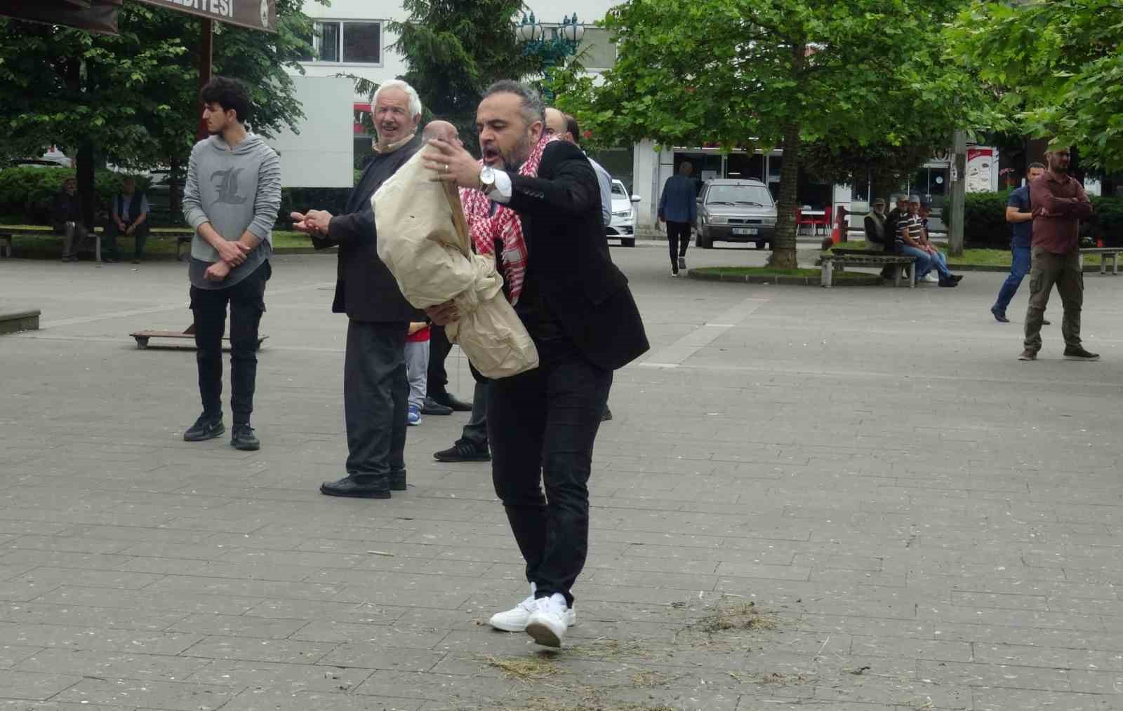 Gazze’deki soykırıma Artvinli akademisyenden dramatik tepki
