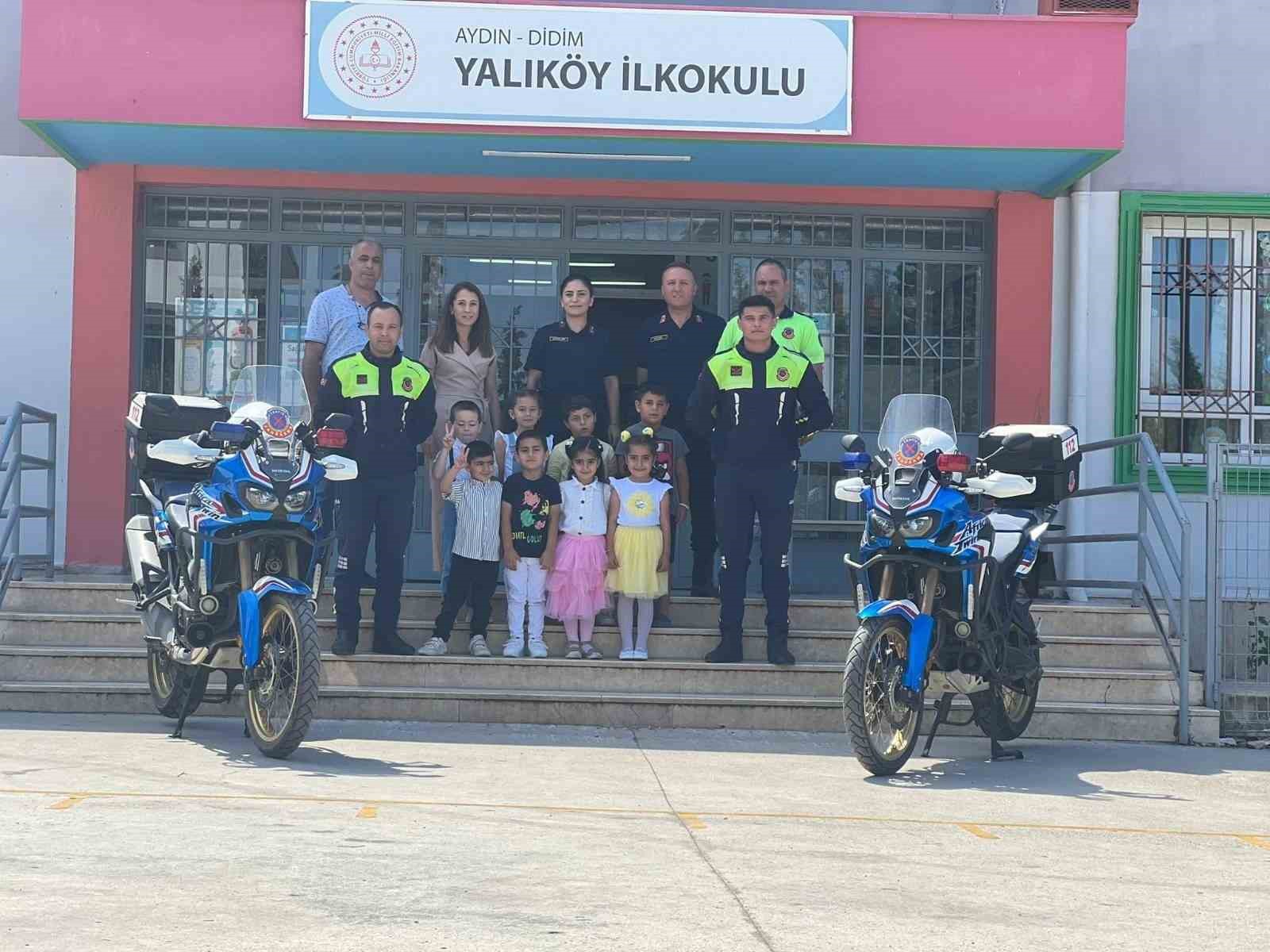 Didim’de 62 öğrenci “trafik dedektifi” oldu
