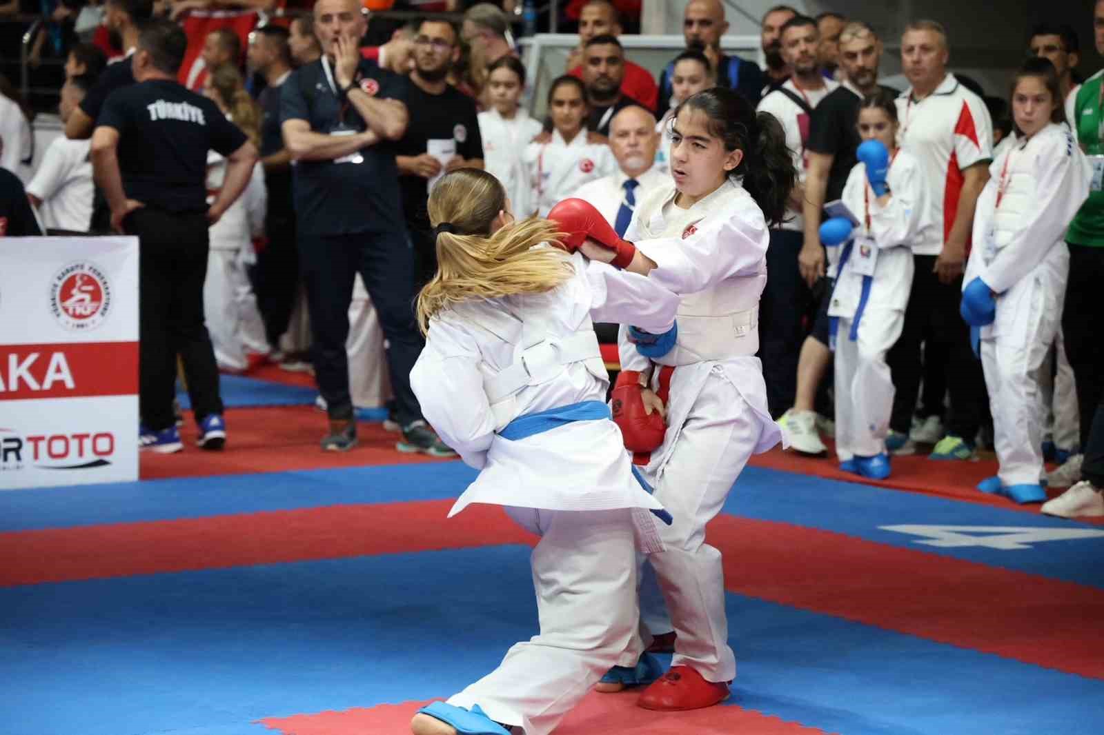 Balkan Çocuklar Karate Şampiyonası İstanbul’da başladı
