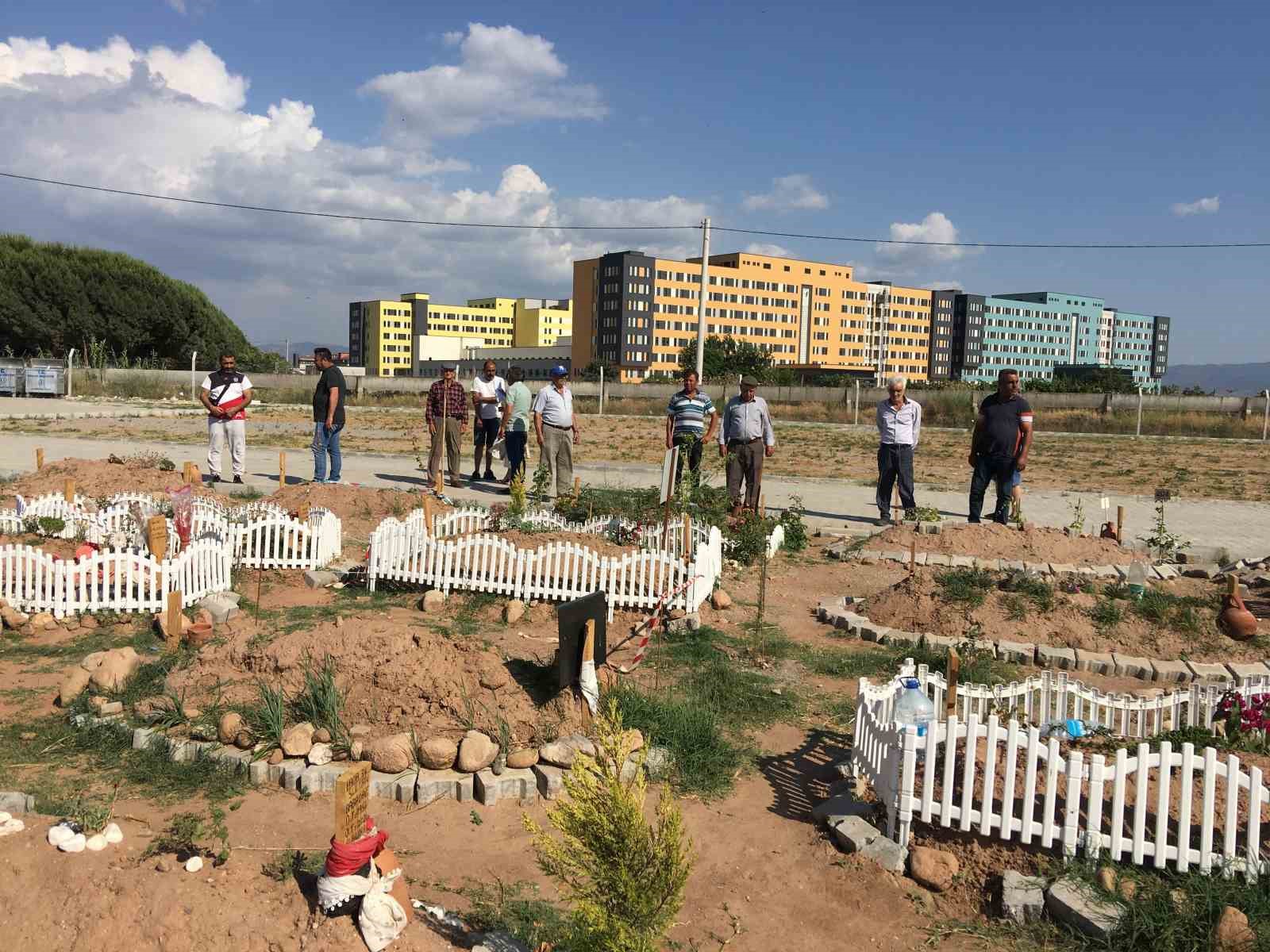 Mahkemeye taşınan mezarlıkla ilgili bilirkişi raporu çıktı
