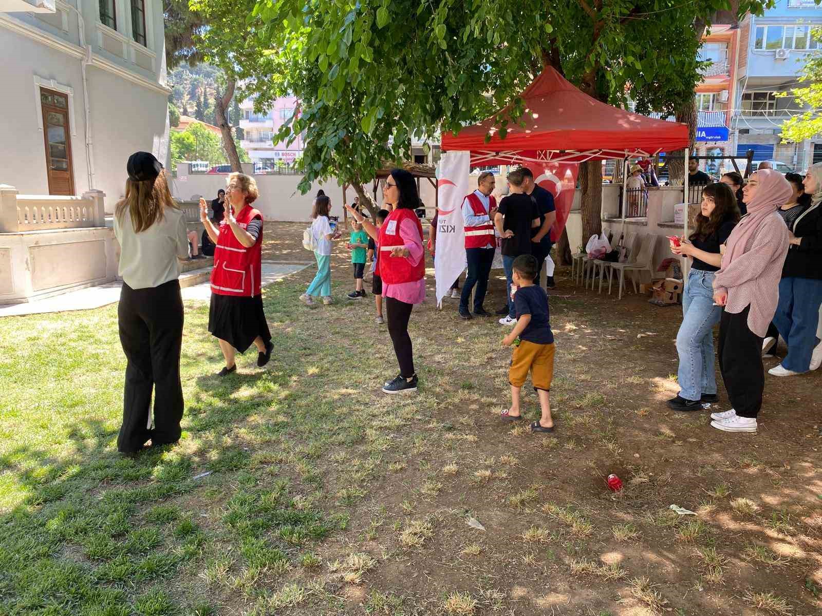 Alaşehirli öğrenciler girecekleri sınavlar öncesi stres attılar
