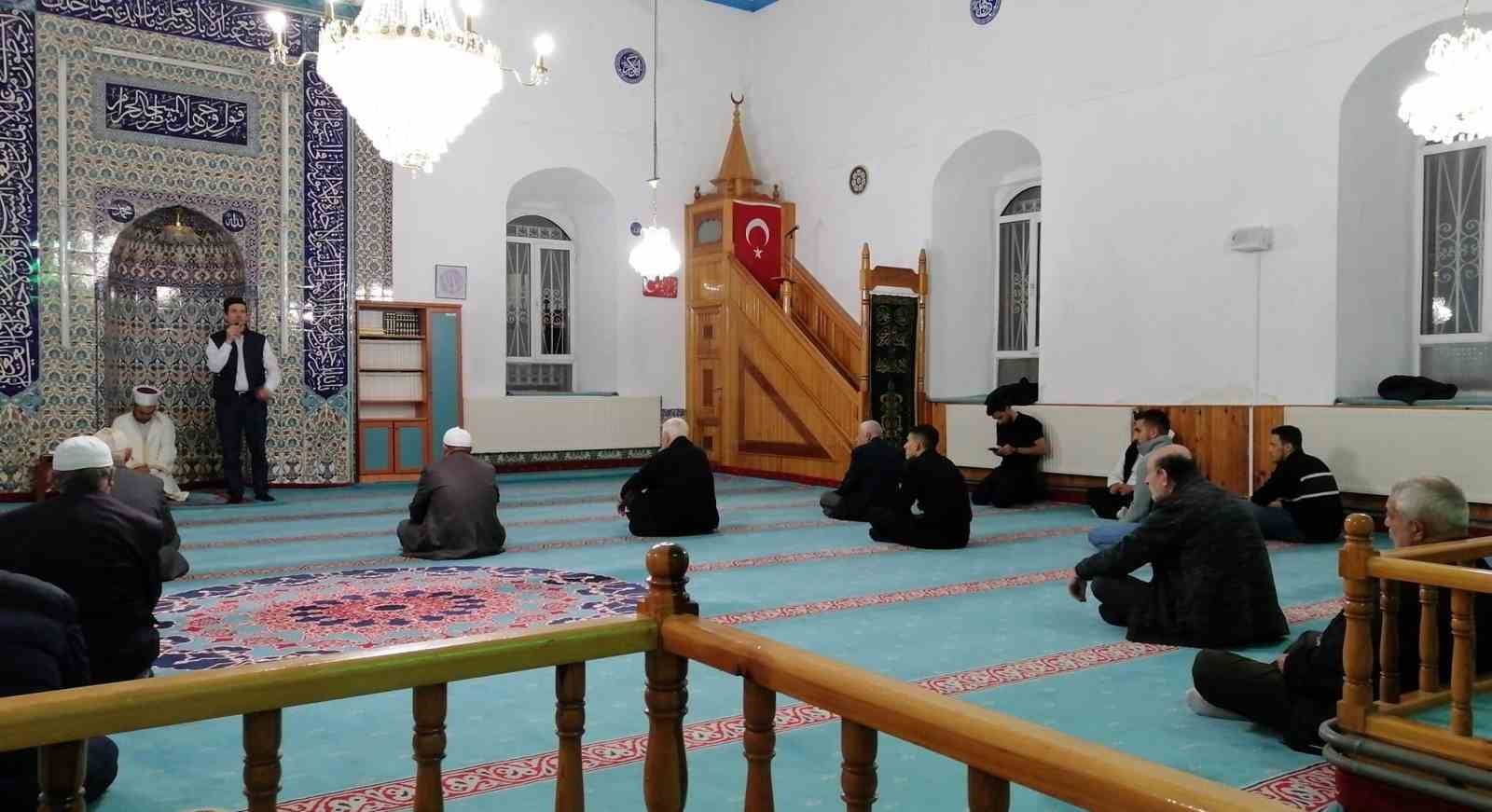 Dumlupınar’da üniversite öğrencileri ile din görevlileri bir araya geldi
