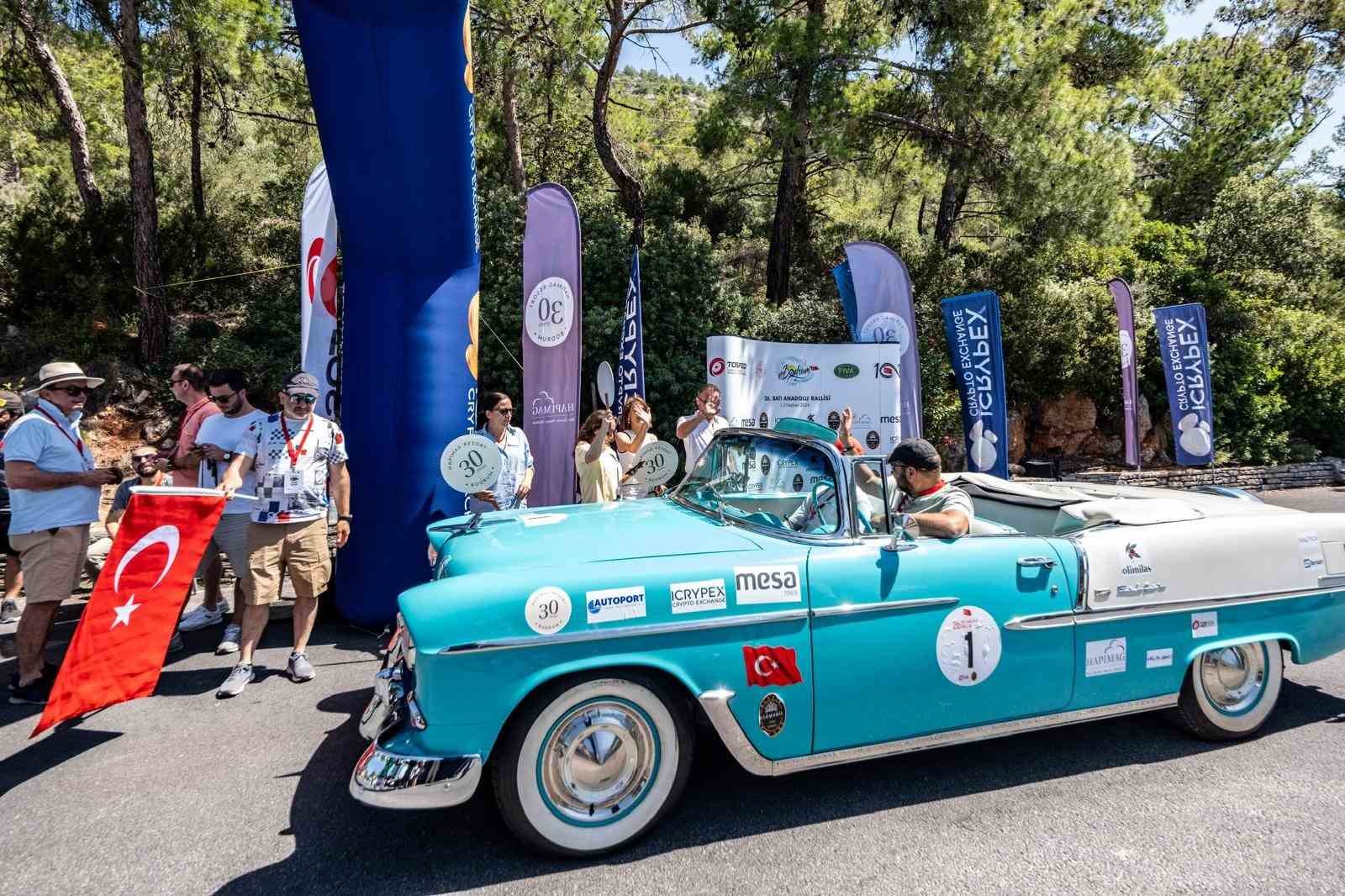 Klasik otomobil tutkunları Bodrum’da buluştu
