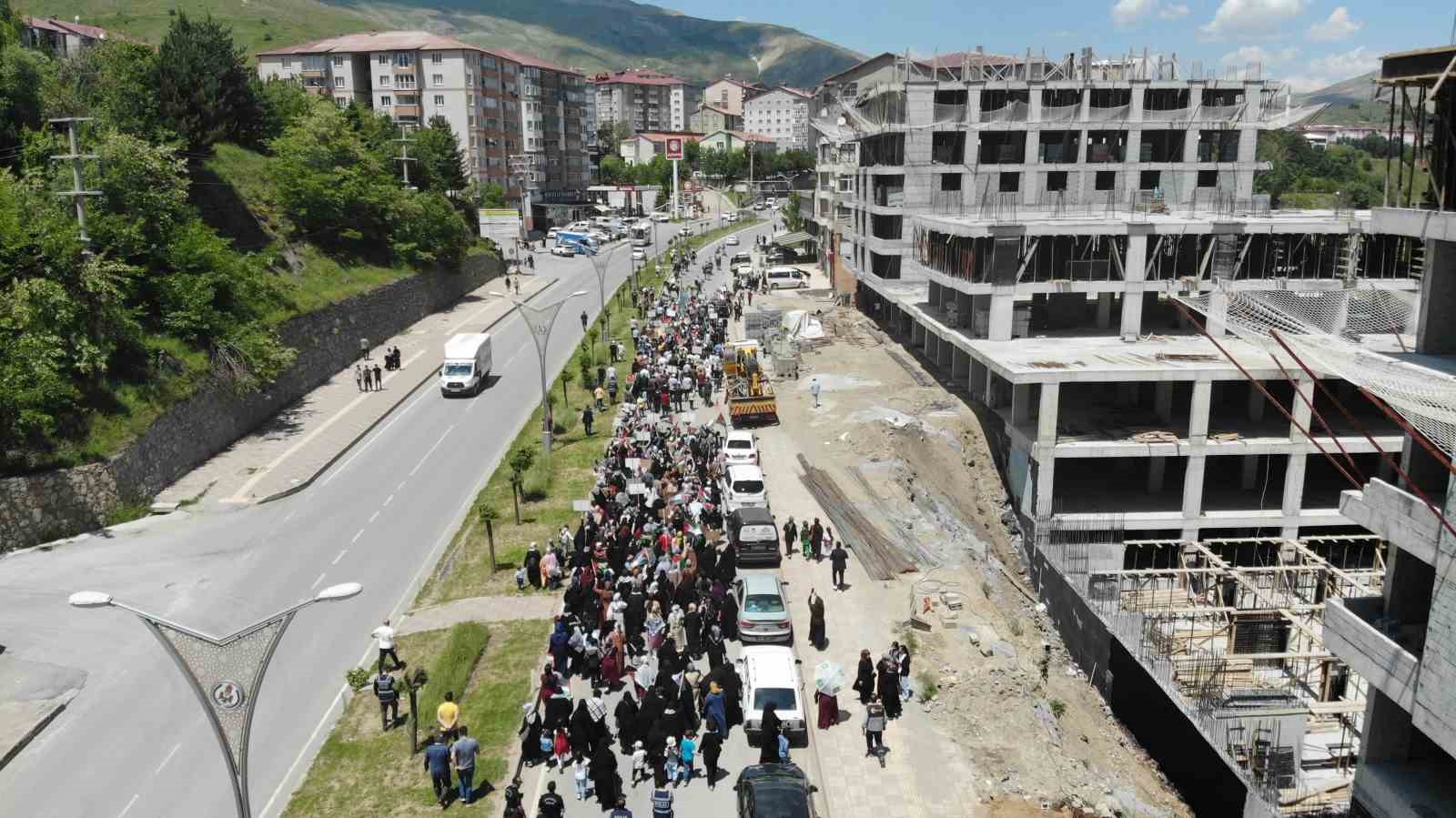 Bitlis’te vatandaşlar Filistin için yürüdü
