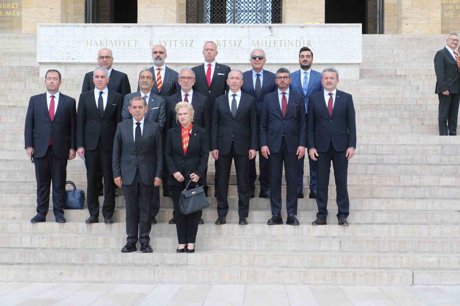 Galatasaray Başkanı Özbek’ten Anıtkabir’e ziyaret
