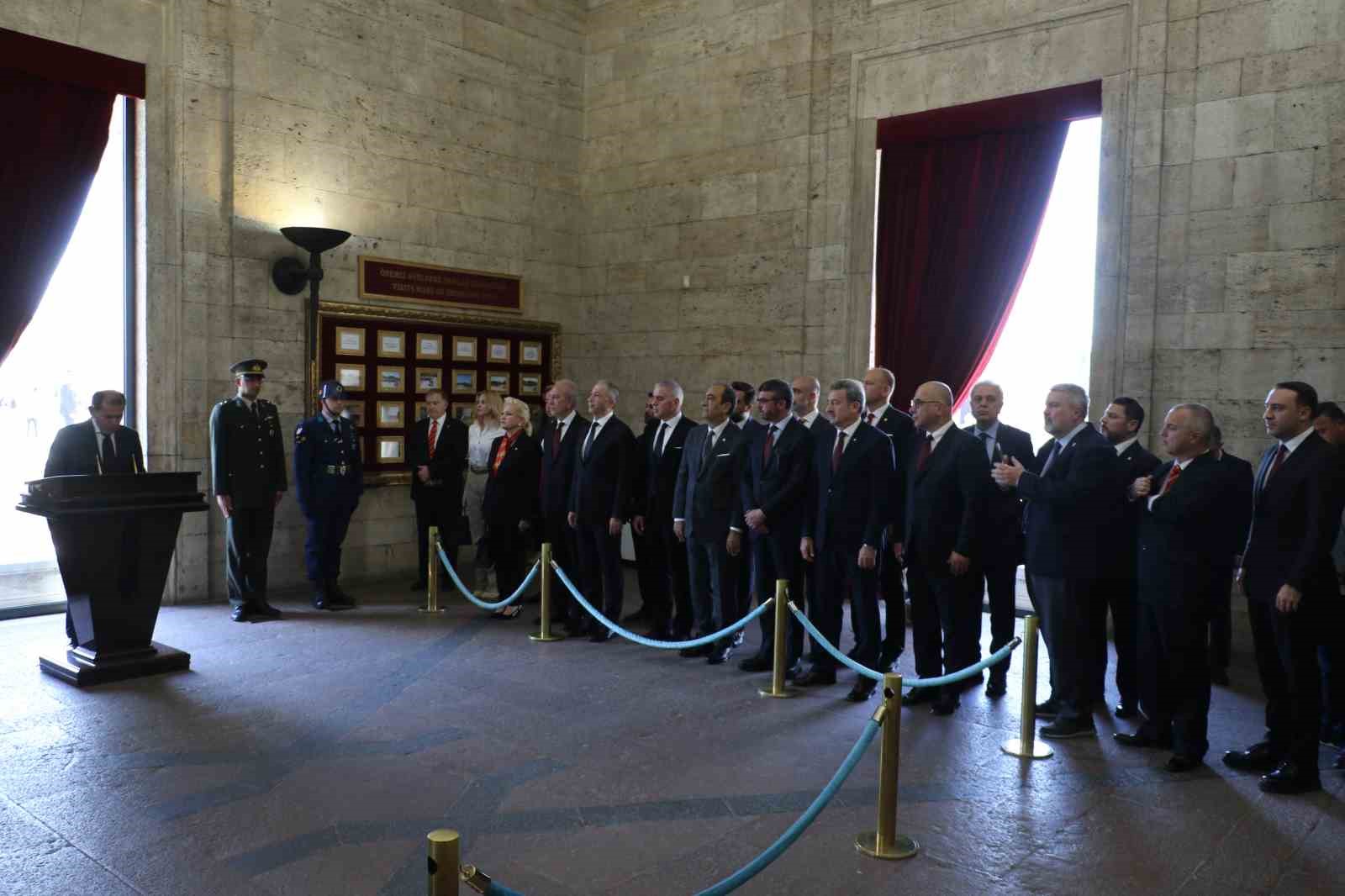 Galatasaray Başkanı Özbek’ten Anıtkabir’e ziyaret
