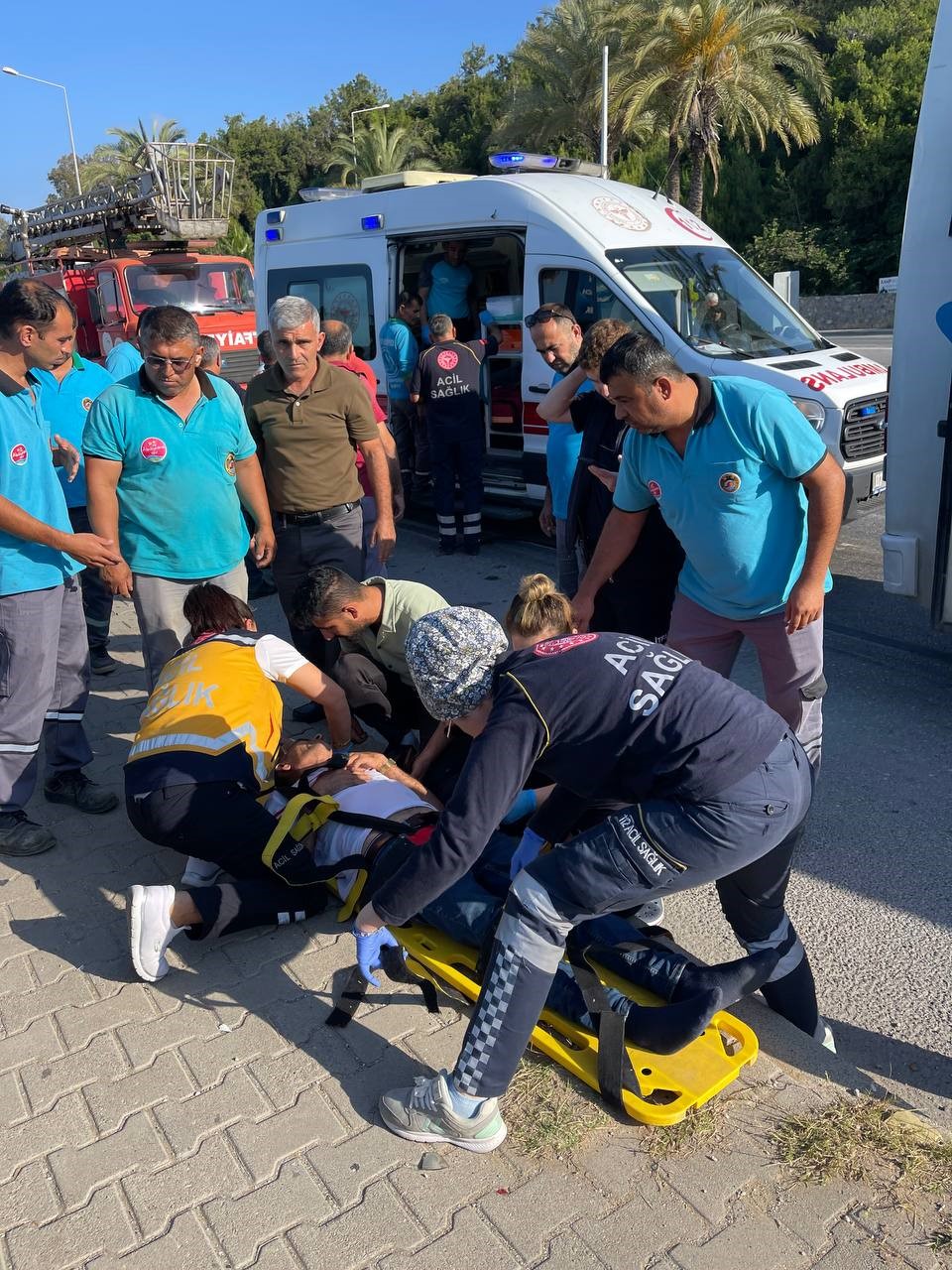 Antalya’da belediye ve otel personelini taşıyan araçlar çarpıştı: 6 yaralı
