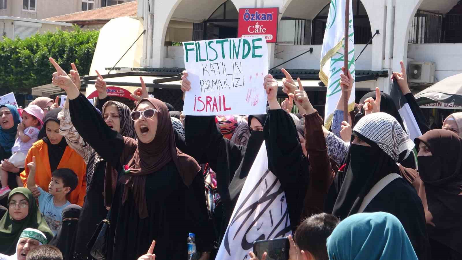 Kadınlar, İsrail’in Gazze’ye yönelik saldırılarını protesto etti
