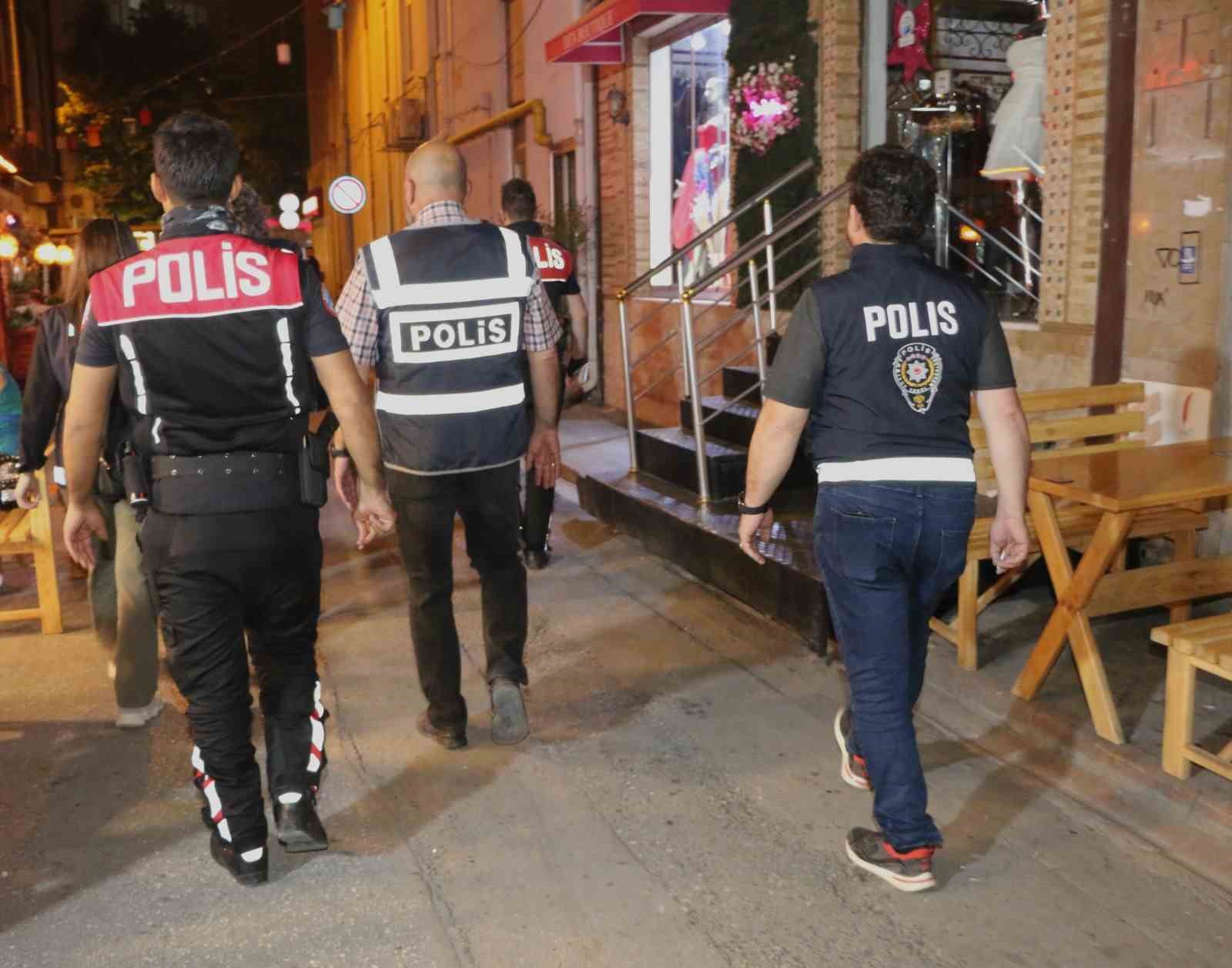 Polis ekiplerinden kent merkezinde asayiş uygulaması
