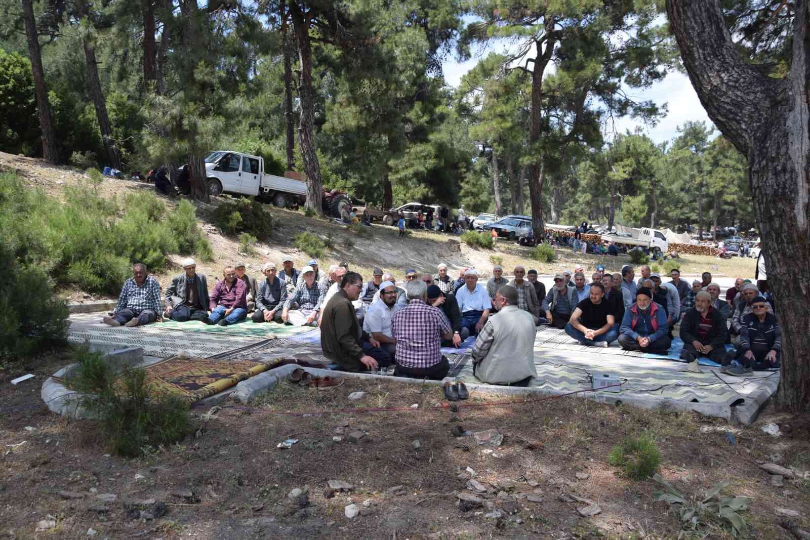 Kırkağaç’ta Abid Dede hayrına yoğun ilgi
