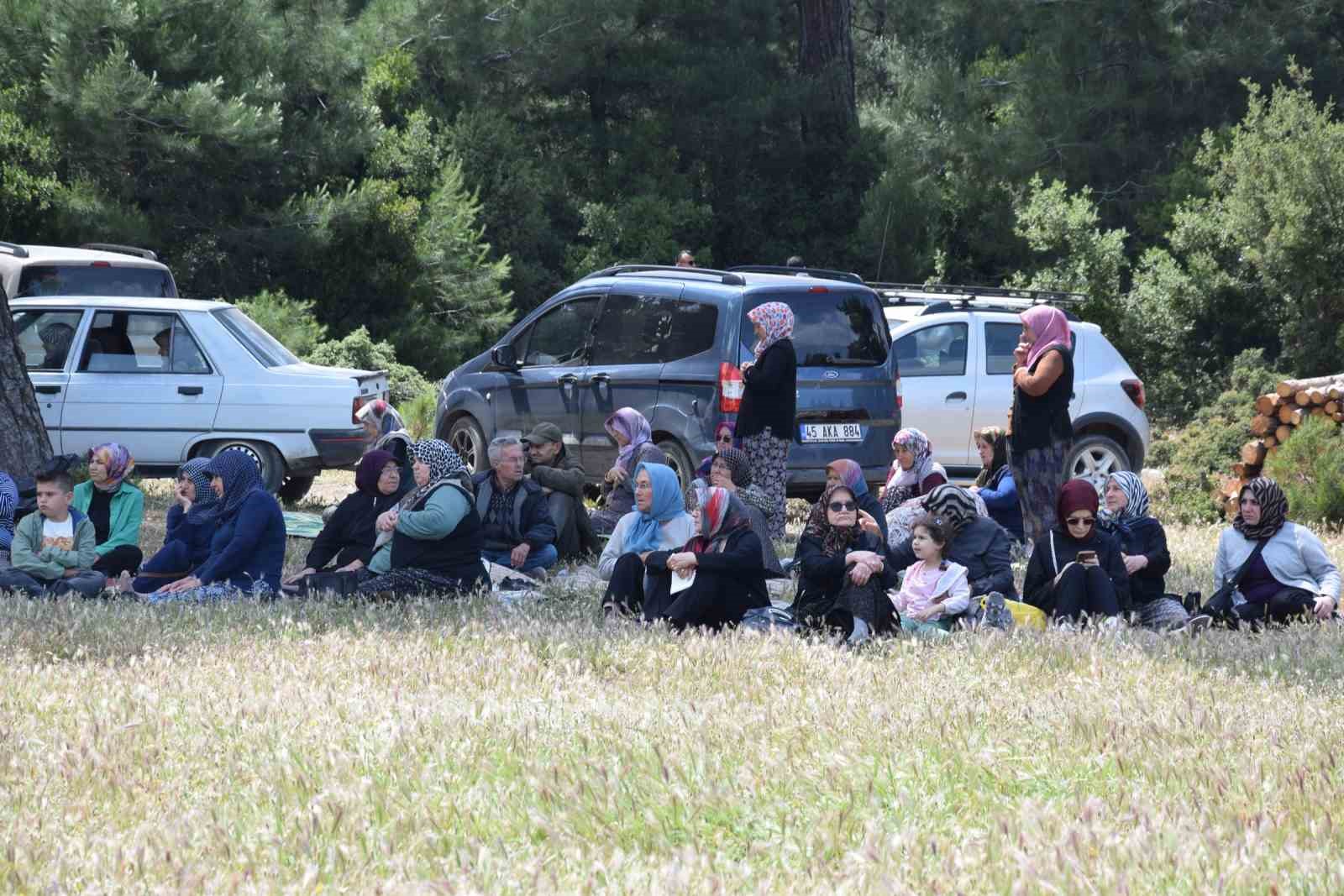 Kırkağaç’ta Abid Dede hayrına yoğun ilgi
