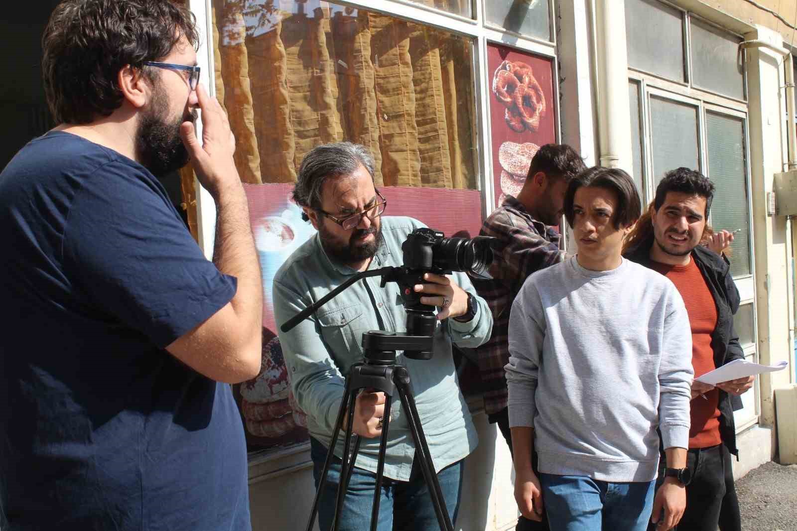 Elazığ Belediyesi Sanat Akademisi, yeni öğrencilerini arıyor
