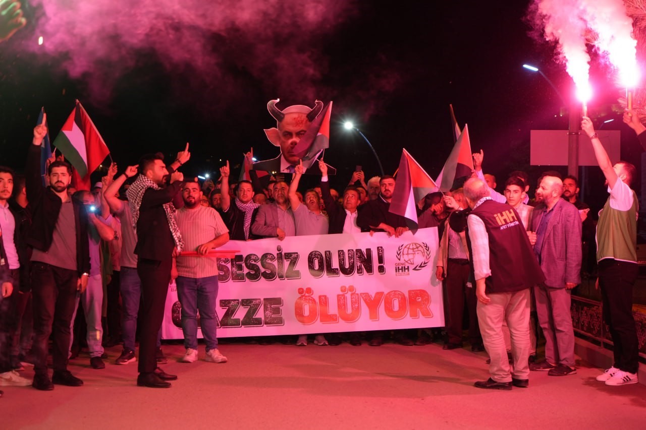 Bayburt’ta ’Filistin’e destek İsrail’e lanet yürüyüşü’ düzenlendi
