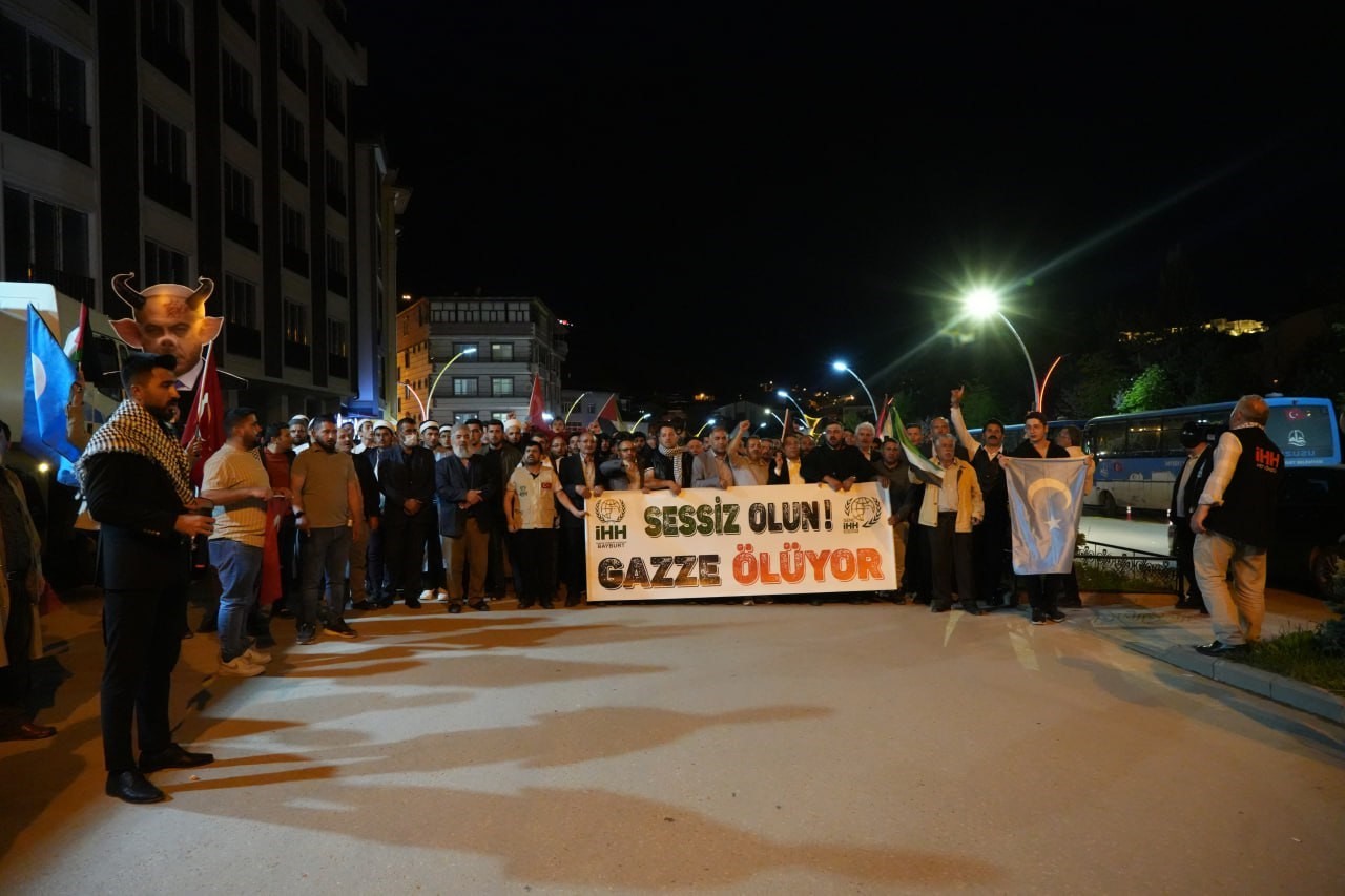 Bayburt’ta ’Filistin’e destek İsrail’e lanet yürüyüşü’ düzenlendi
