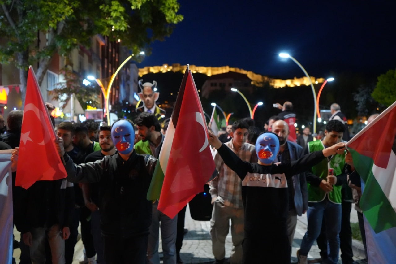 Bayburt’ta ’Filistin’e destek İsrail’e lanet yürüyüşü’ düzenlendi
