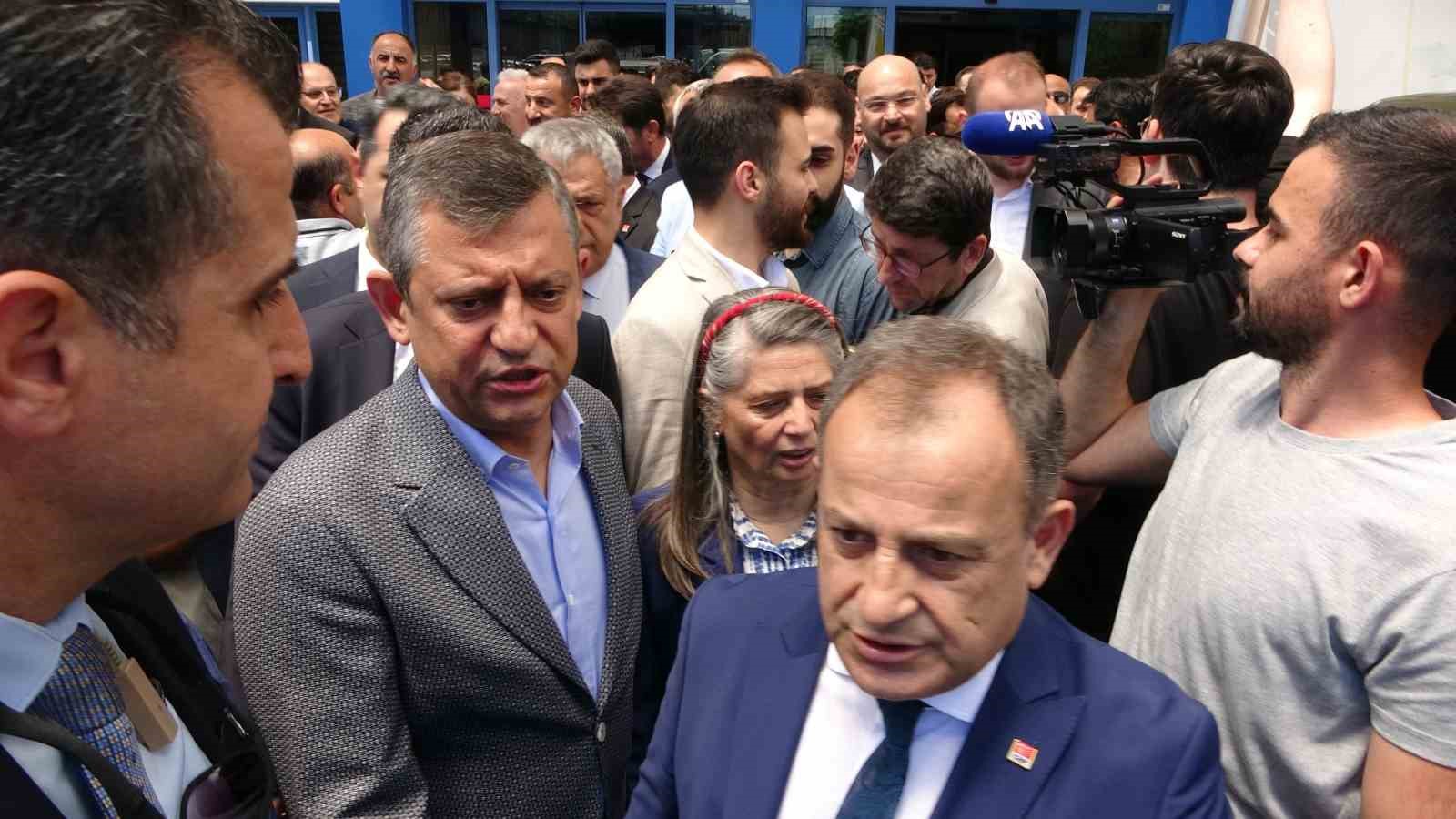 CHP Genel Başkanı Özel, Rize’deki Çay Mitingi’ne katılmak için Trabzon’a geldi
