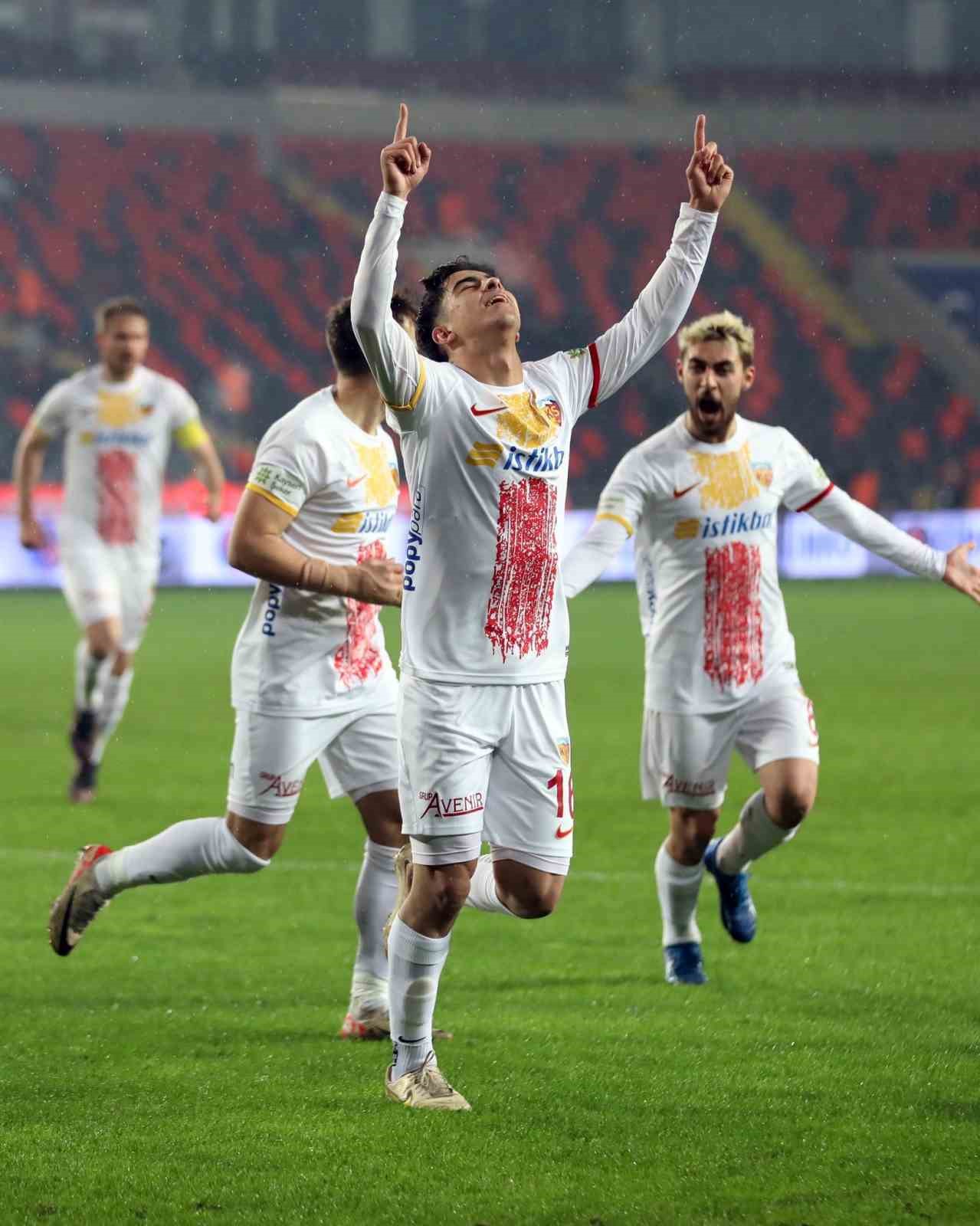 Kayserispor’da 10 genç futbolcu oynadı
