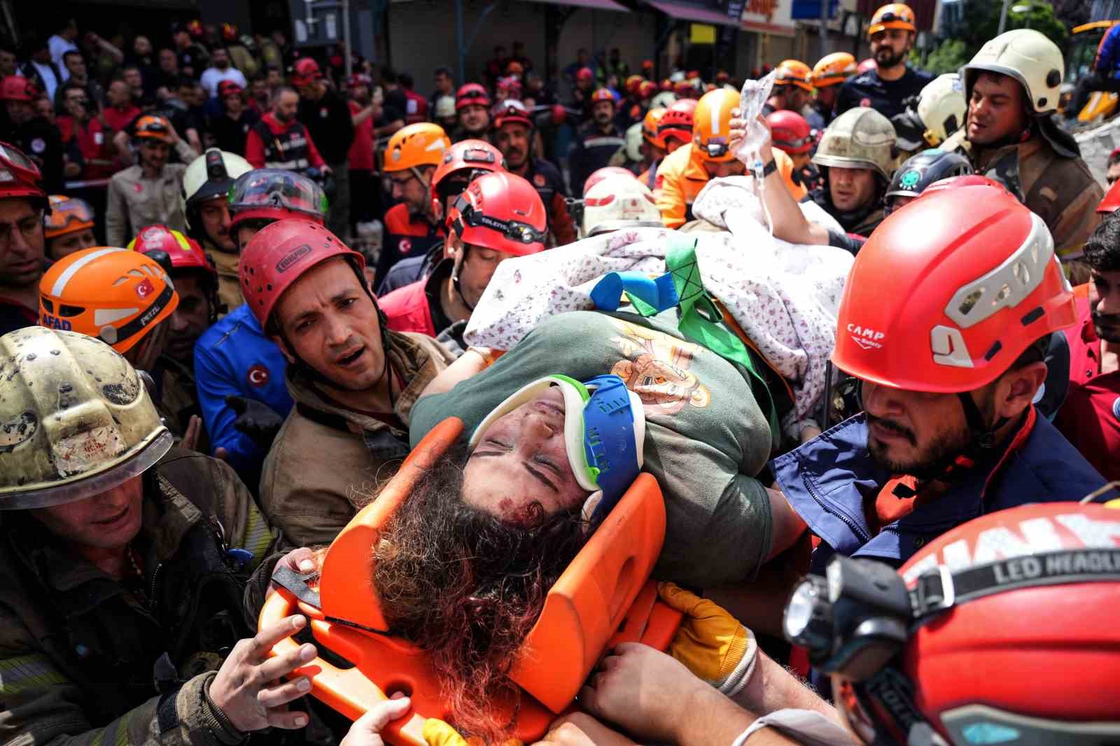 Küçükçekmece’de çöken binadan 1 yaralı daha çıkarıldı
