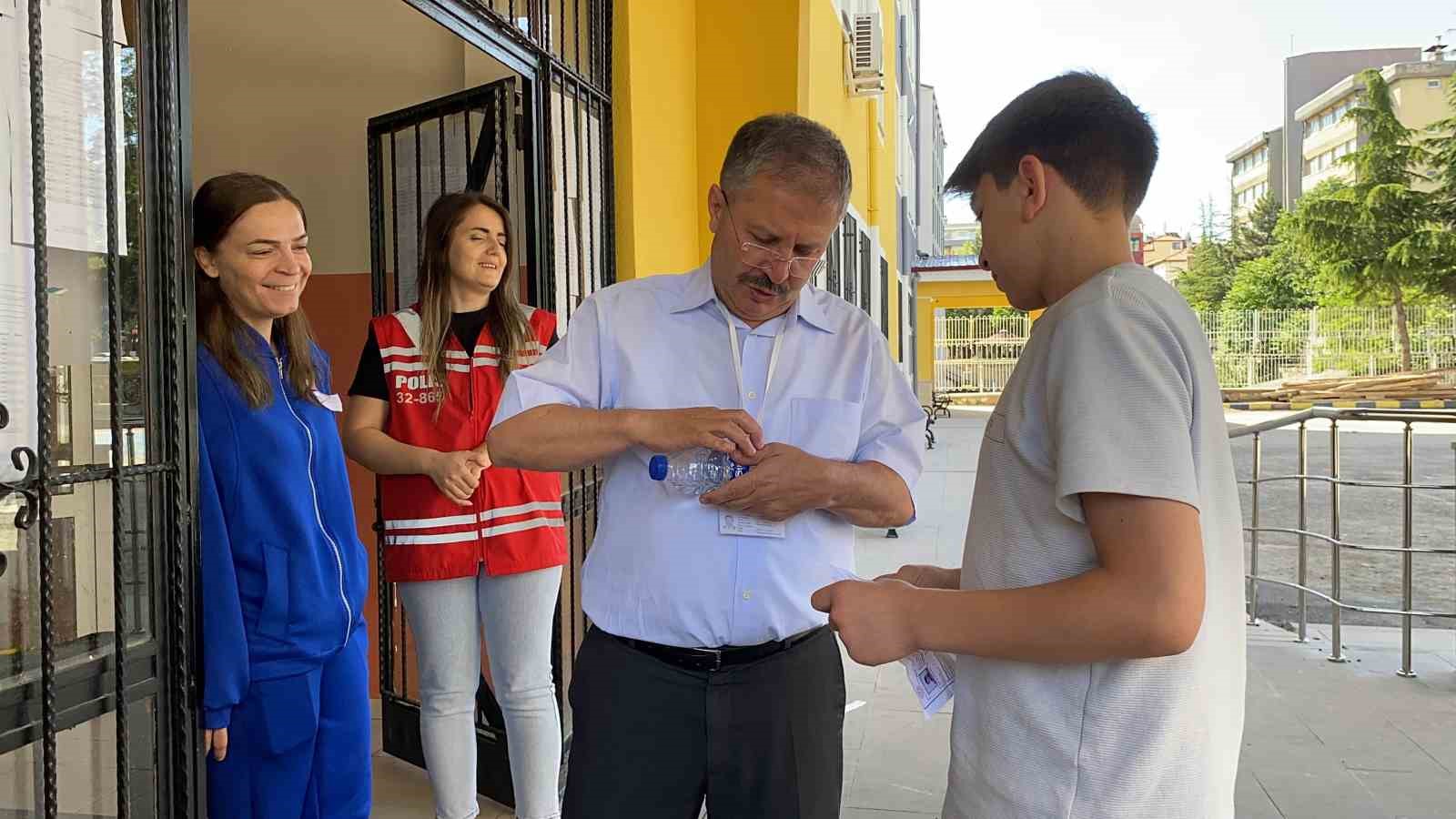 Isparta’da 4 bin 939 öğrenci LGS’de ter döktü
