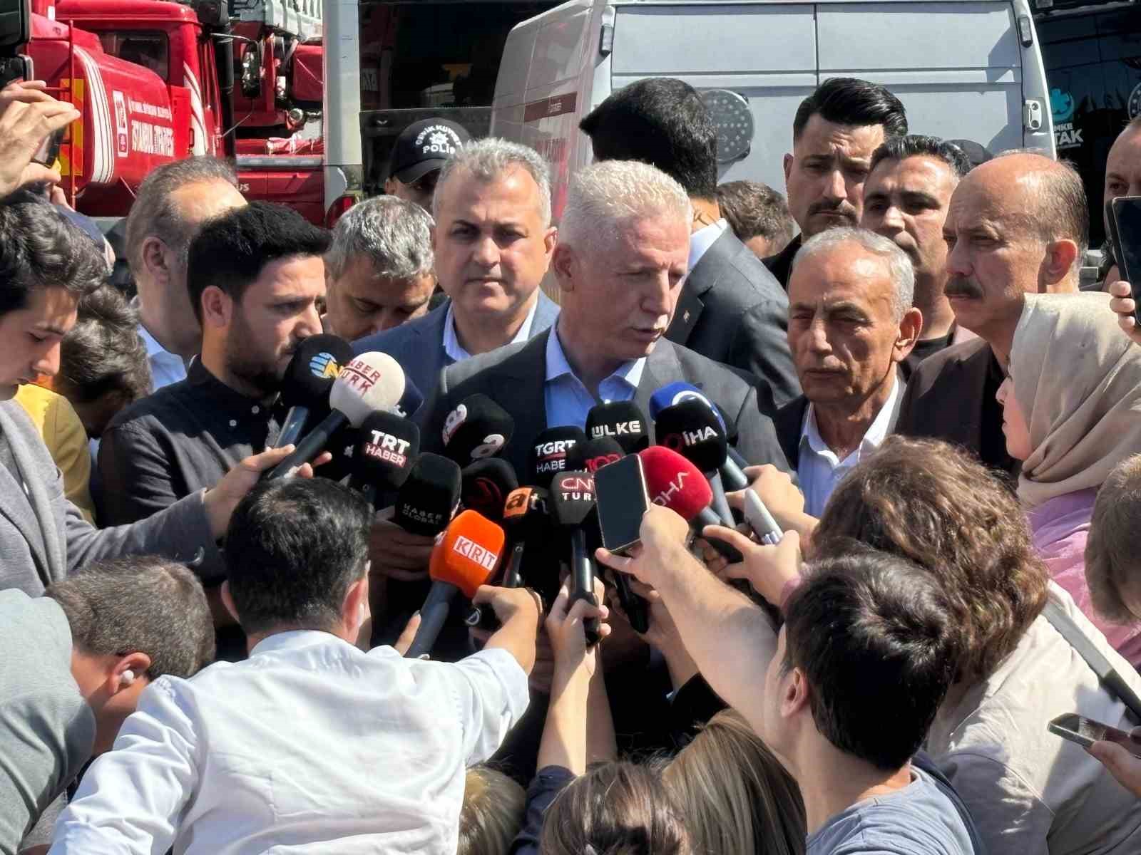 İstanbul Valisi Gül: “7 kişi yaralı olarak çıkarıldı, 2 kişinin daha göçük altında olduğu söyleniyor”
