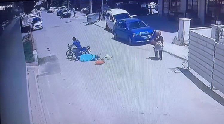 Eteği motosikletin zincirine takılan kadın yerde sürüklenip ölümden döndü
