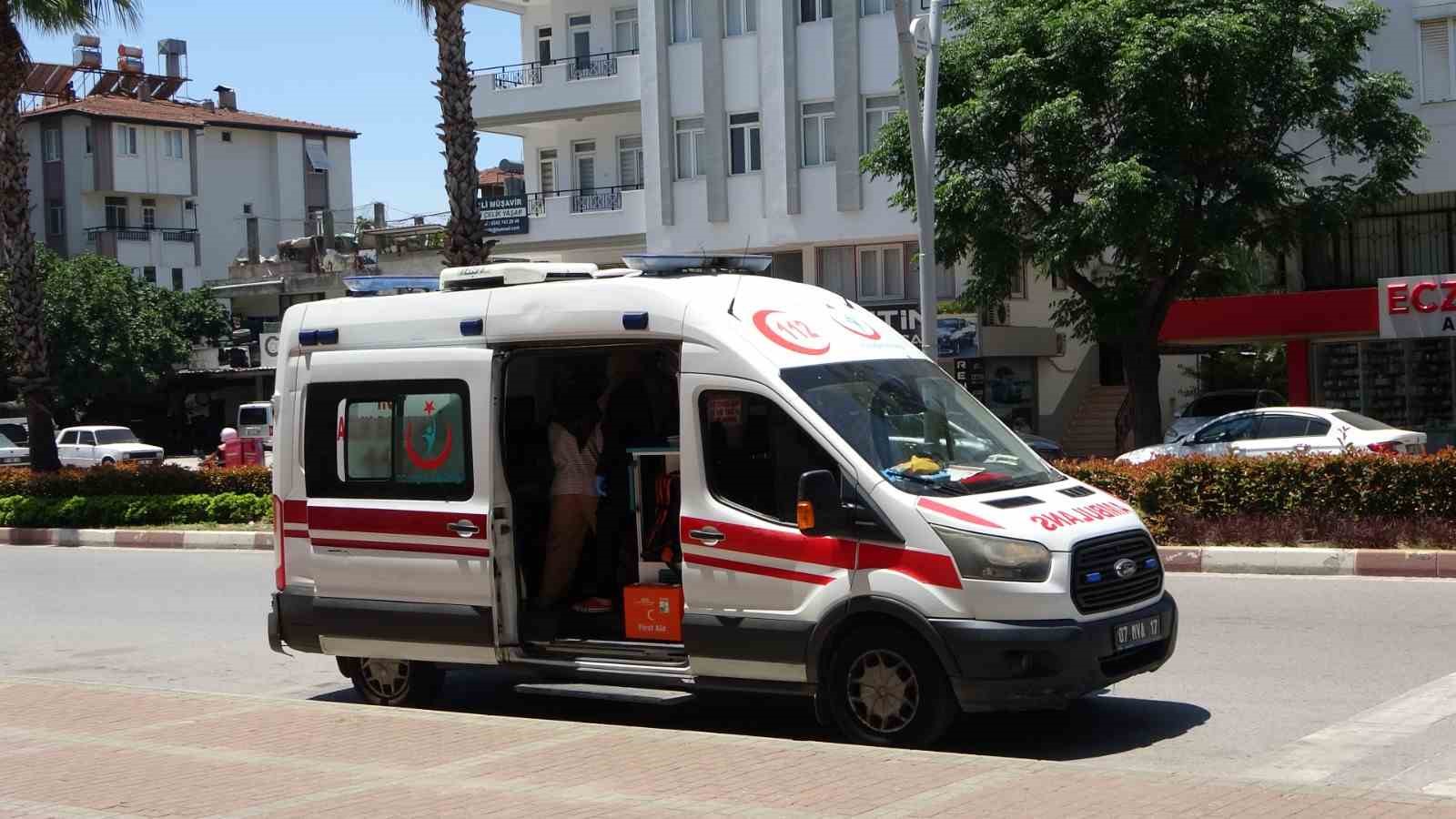 Eteği motosikletin zincirine takılan kadın yerde sürüklenip ölümden döndü
