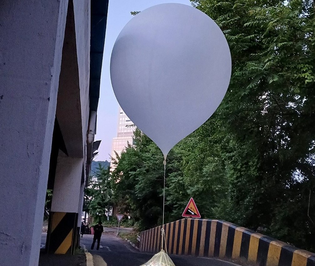 Kuzey Kore’den Güney Kore’ye çöp taşıyan 600 balon daha
