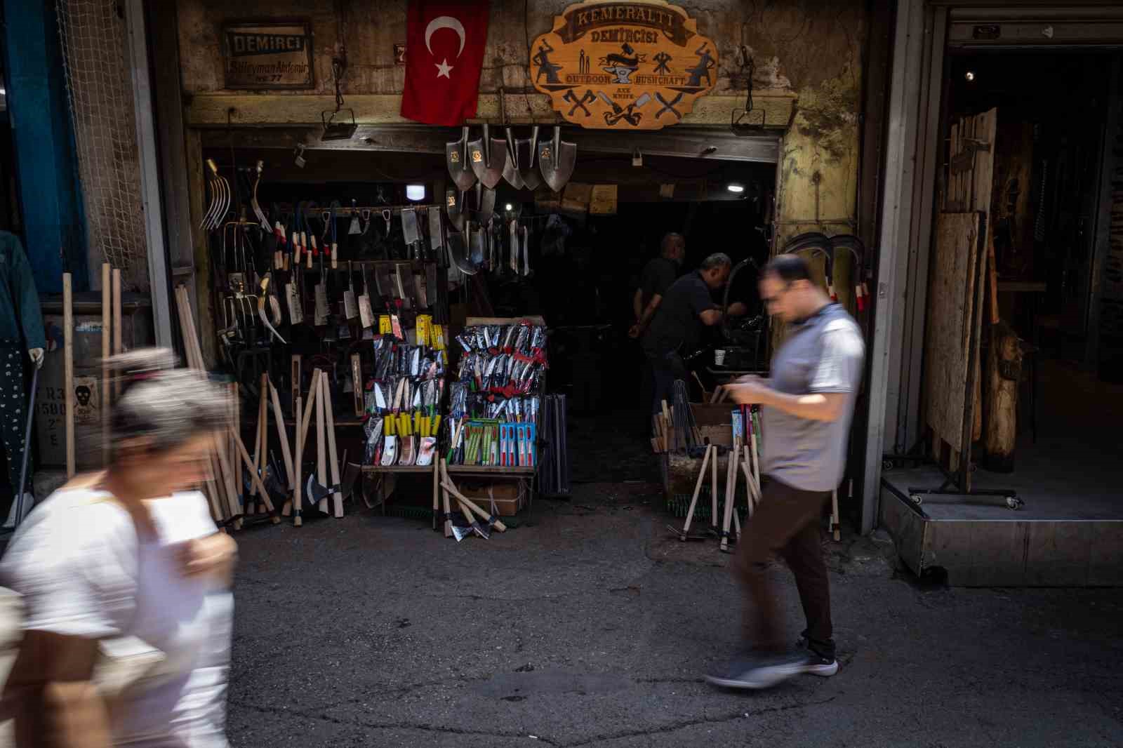 İzmir’in asırlık demircisi teknolojiye ayak uydurdu, dünyaya açıldı
