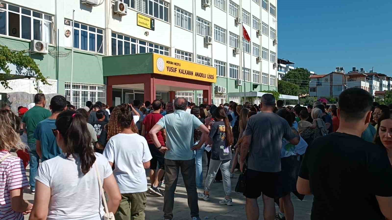 Mersin’de LGS heyecanı, 26 binden fazla öğrenci sınava girdi
