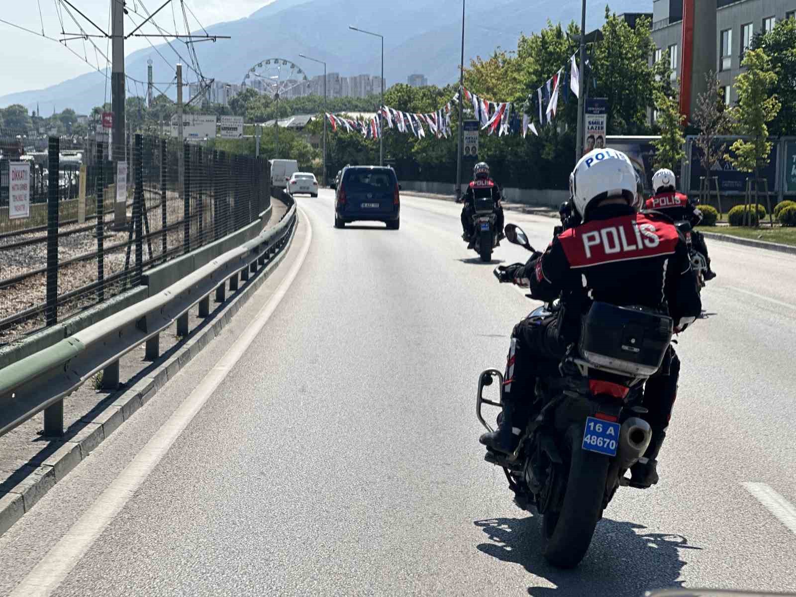 Bursa’da yunus polisleri 3 kilo 124 gram esrar ele geçirdi
