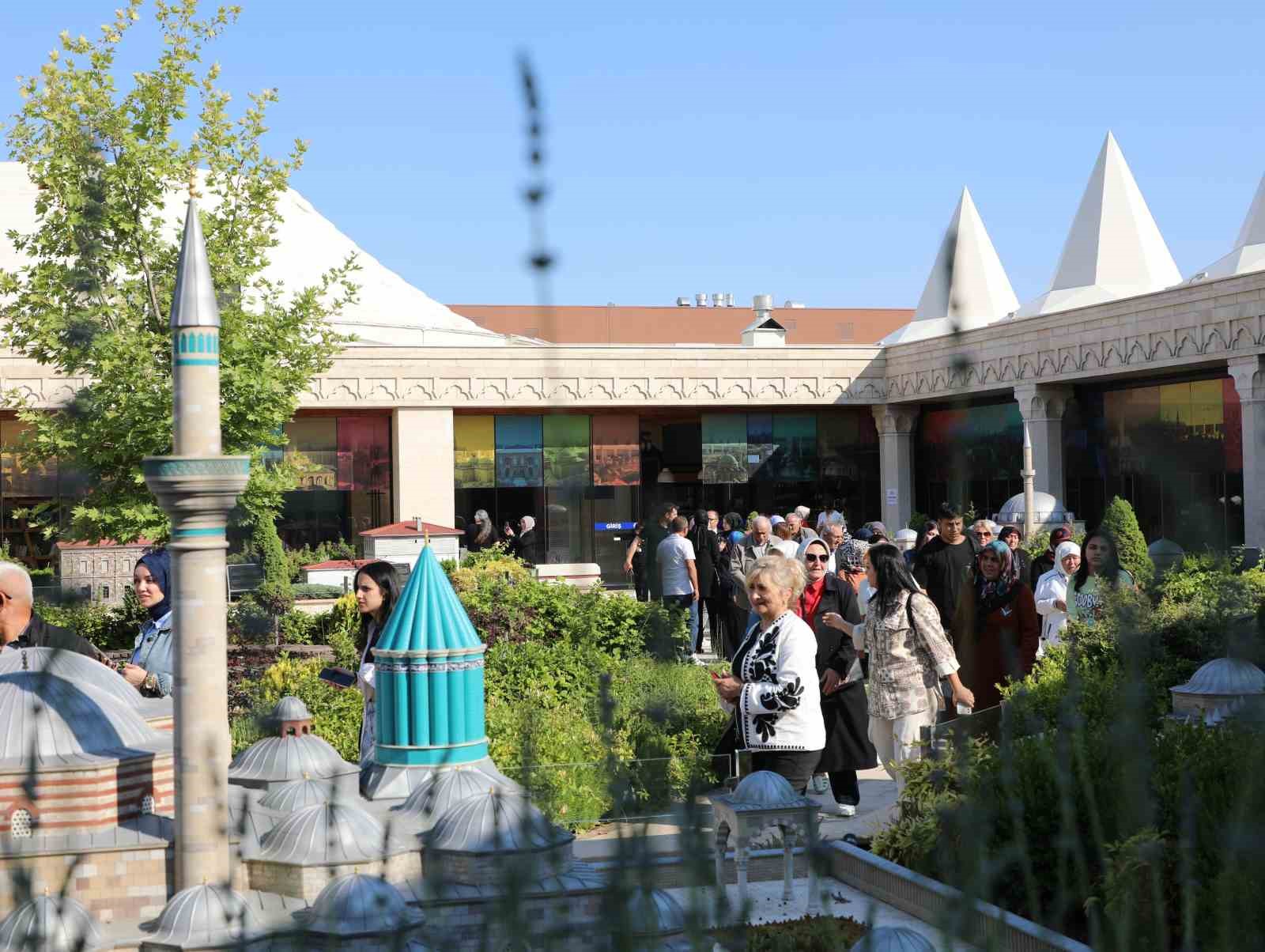 İçişleri Bakanı Ali Yerlikaya memleketi Konya’da şehit yakınlarını ağırladı
