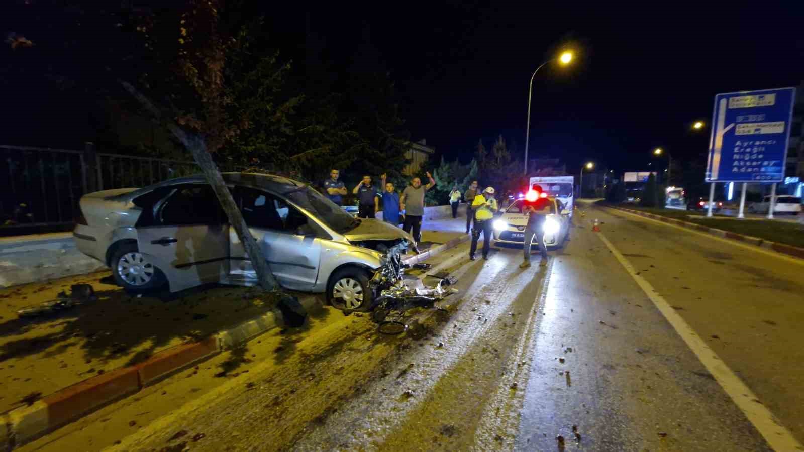 Kontrolden çıkan otomobil hastanenin duvarına çarparak durabildi: 1 yaralı
