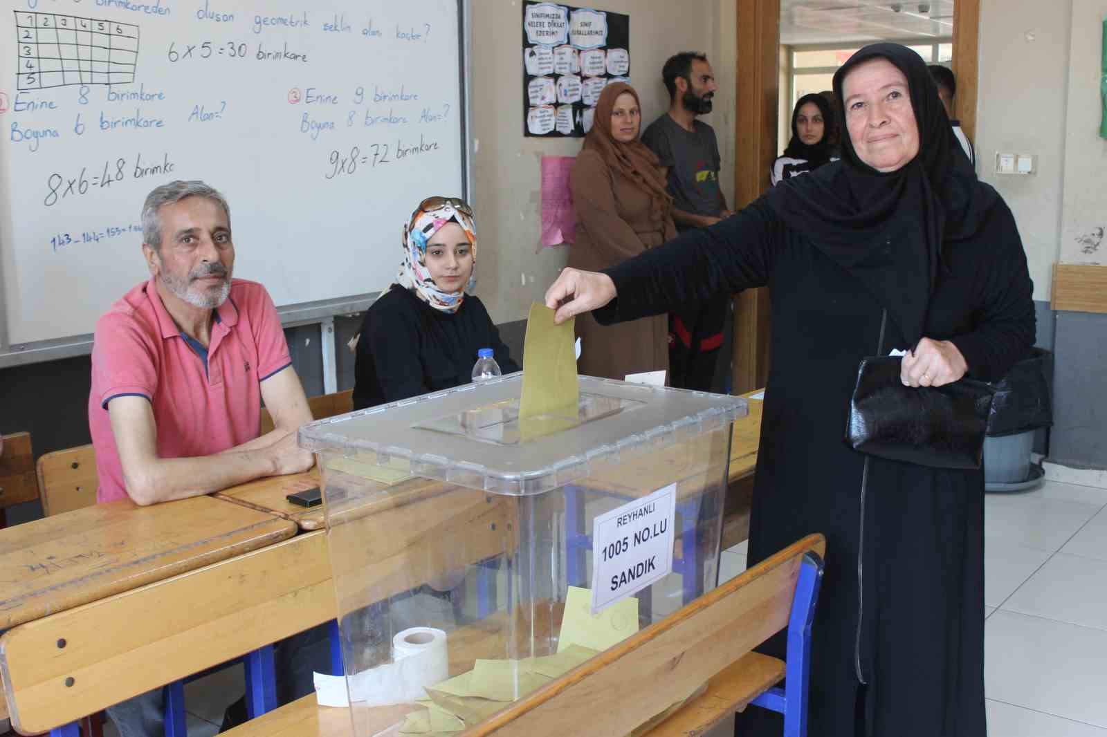 Vatandaşlar, tekrarlanan muhtarlık seçimi için yeniden sandık başına gitti
