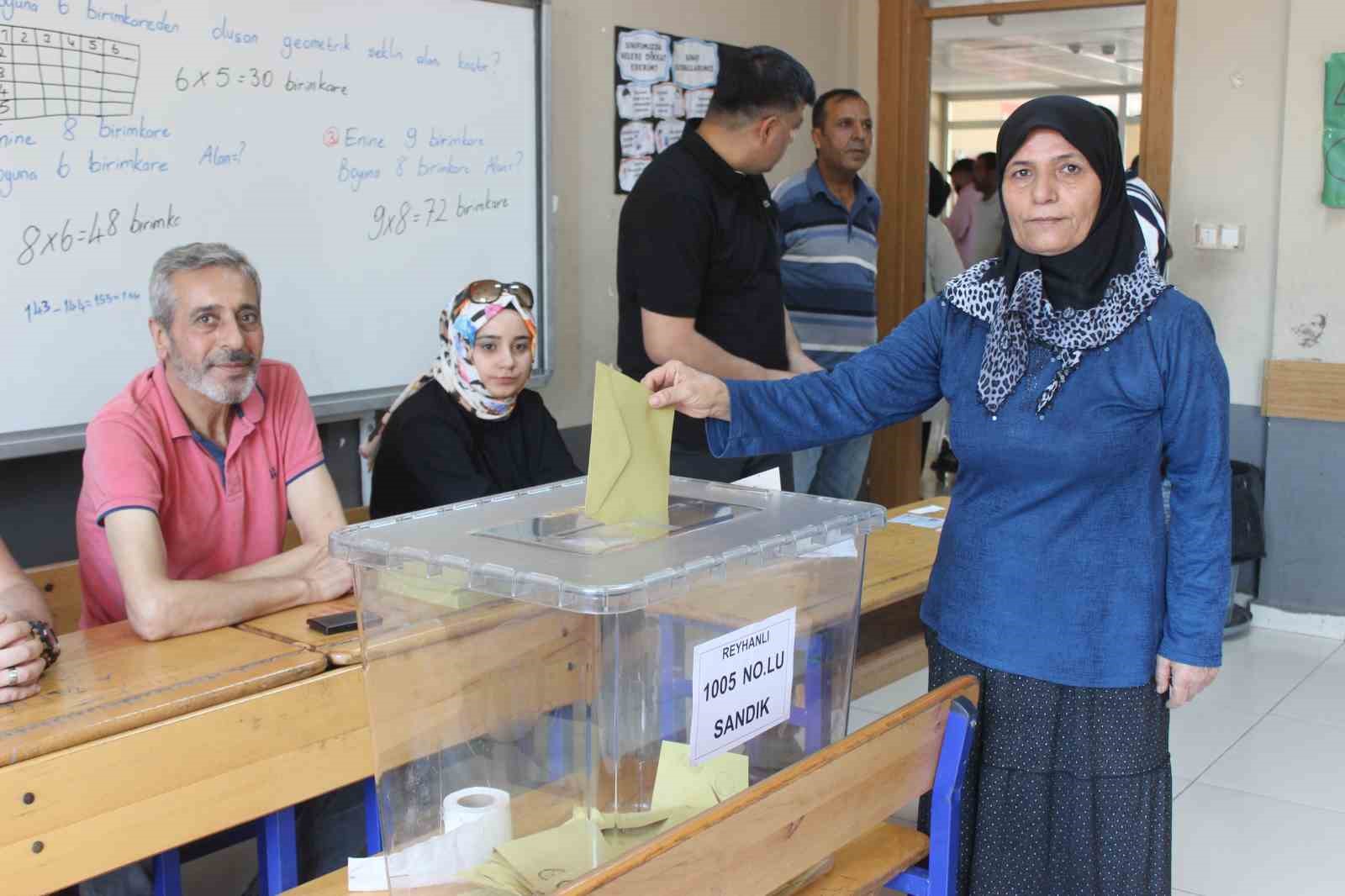 Vatandaşlar, tekrarlanan muhtarlık seçimi için yeniden sandık başına gitti
