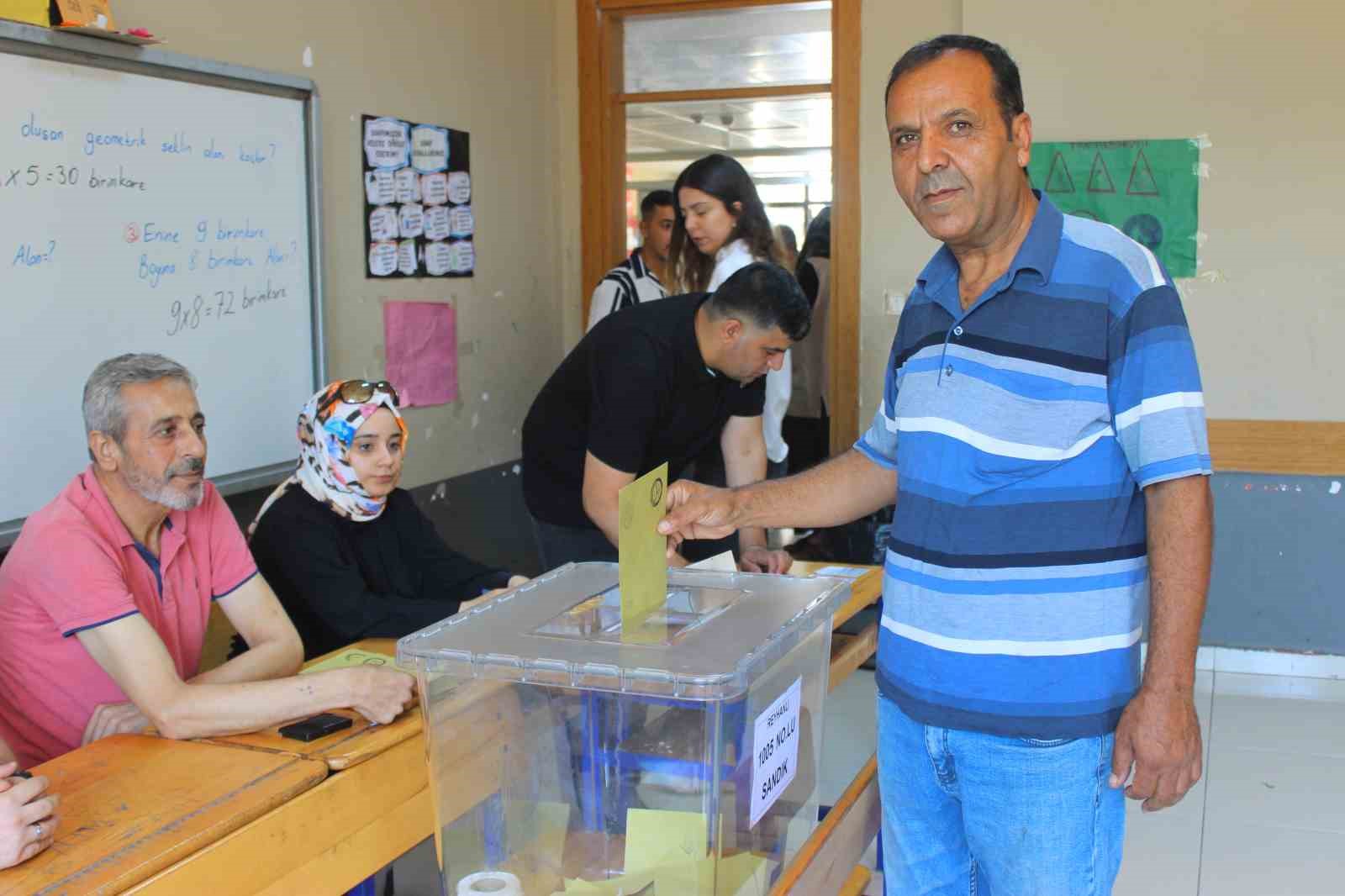 Vatandaşlar, tekrarlanan muhtarlık seçimi için yeniden sandık başına gitti
