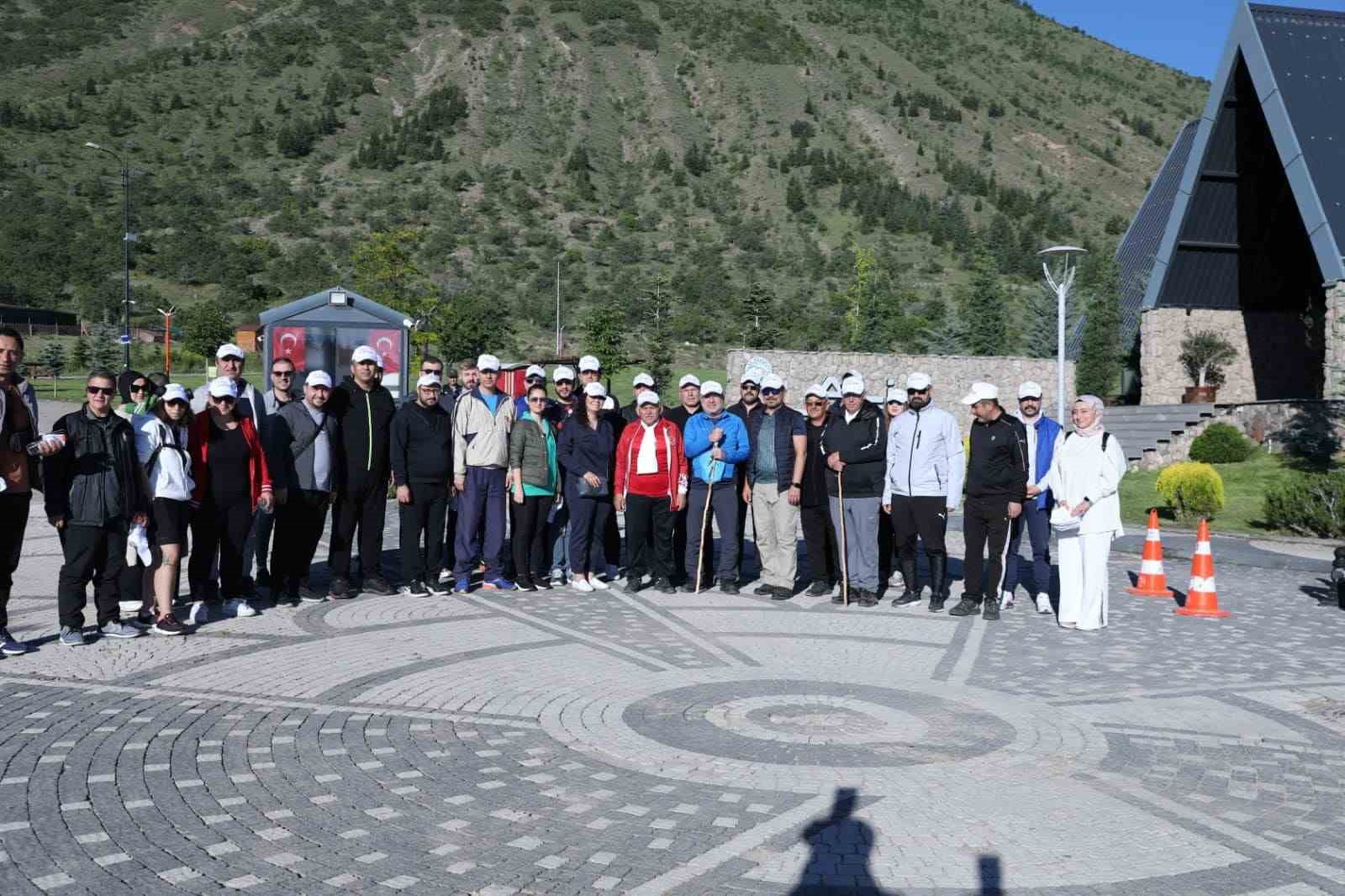 Başkan Büyükkılıç, Kayseri Kariyer Merkezi’nin düzenlediği doğa yürüyüşüne katıldı
