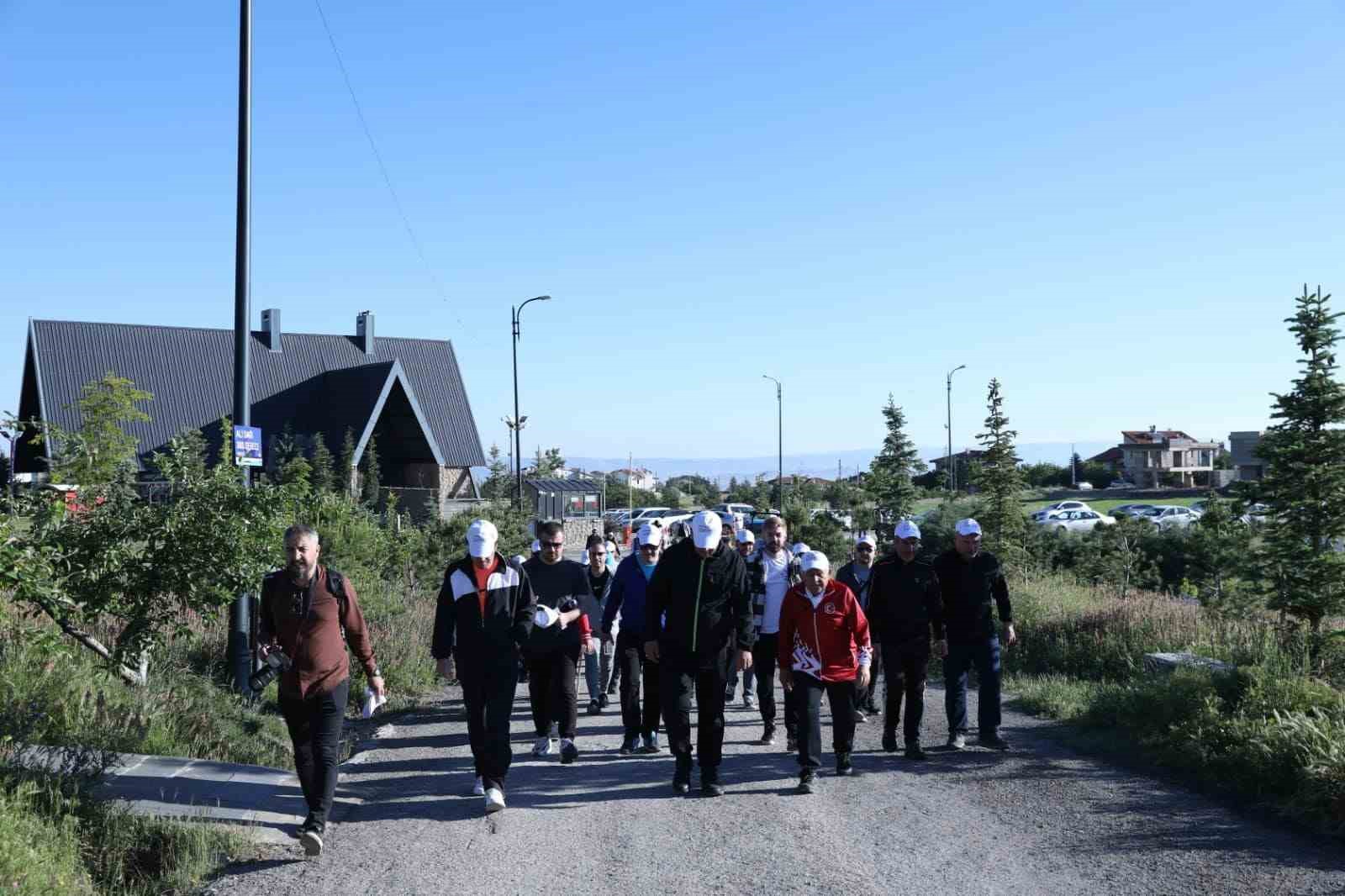 Başkan Büyükkılıç, Kayseri Kariyer Merkezi’nin düzenlediği doğa yürüyüşüne katıldı
