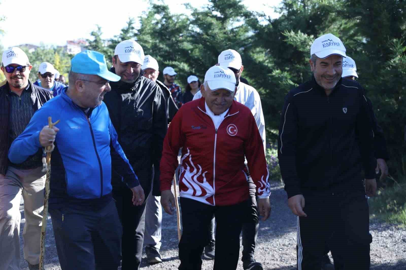 Başkan Büyükkılıç, Kayseri Kariyer Merkezi’nin düzenlediği doğa yürüyüşüne katıldı
