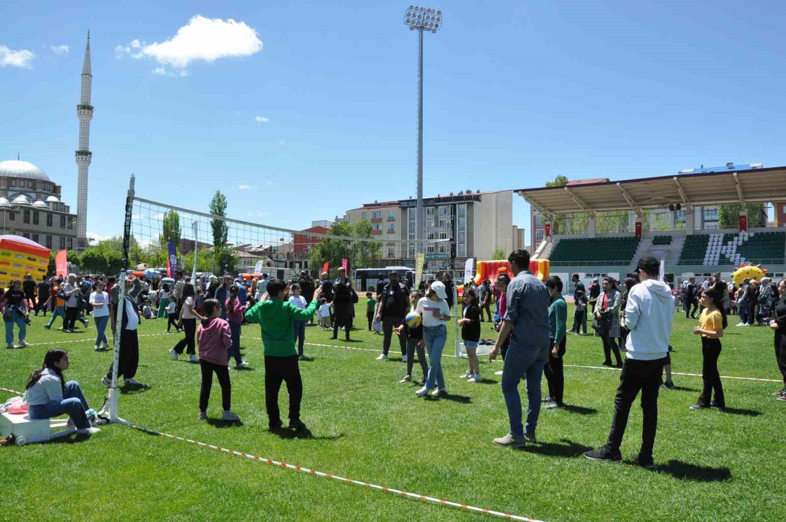 Kars’ta Çocuk Şenliği’ne yoğun ilgi
