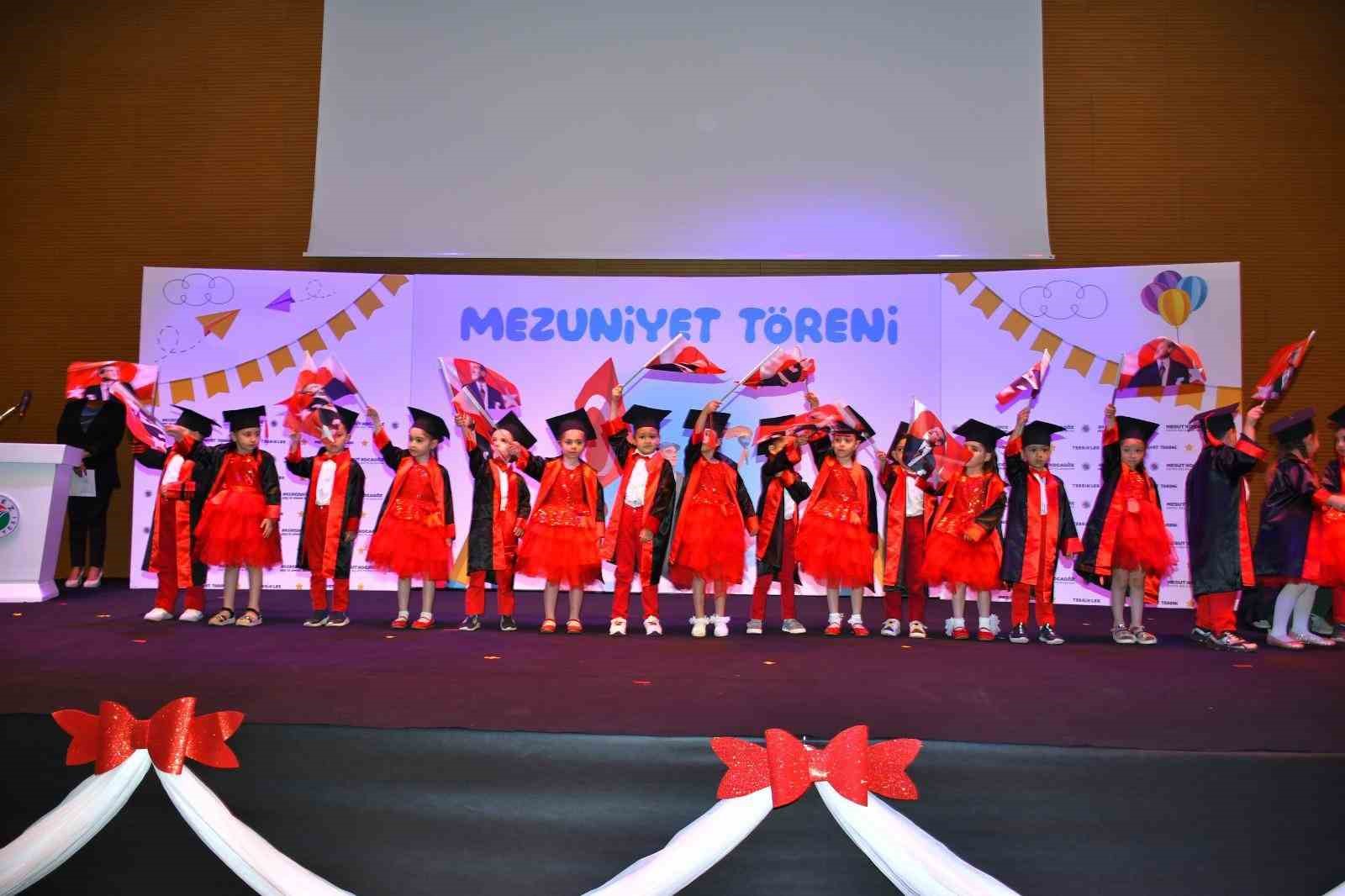 Kepez’in kreşlerinde mezuniyet töreni heyecanı
