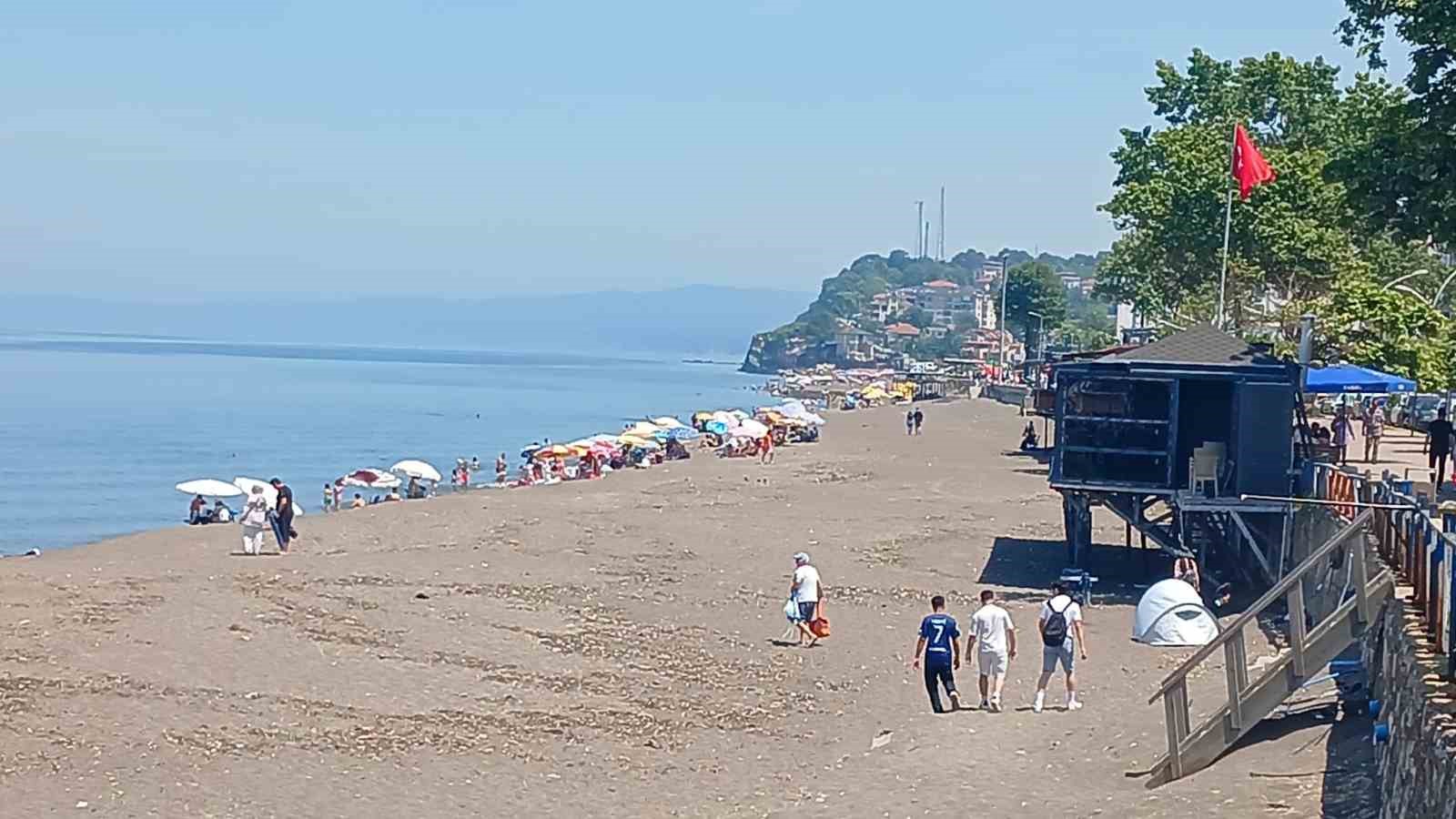 Sınavdan çıkanlar plajları doldurdu
