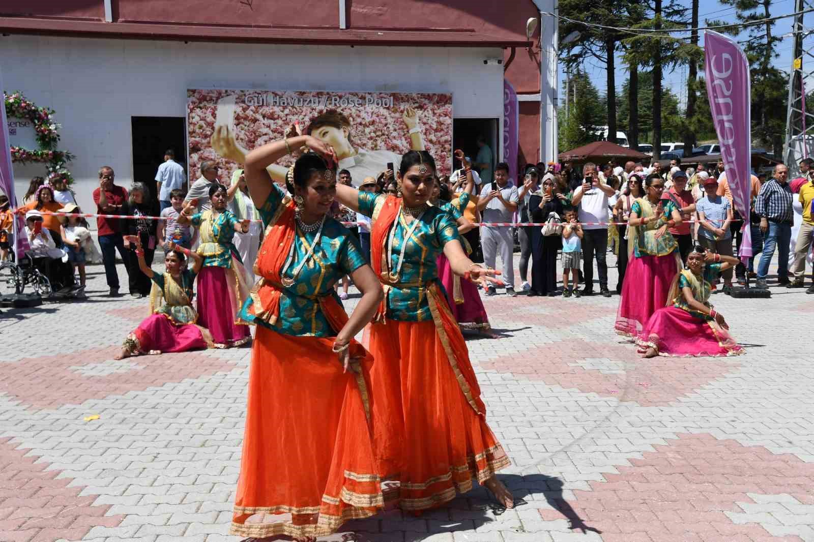 Uluslararası Isparta Gül Festivali gül hasadıyla renklendi
