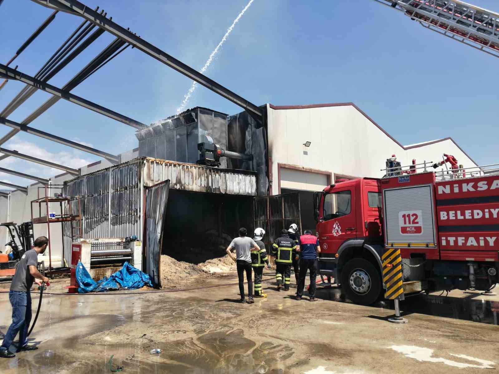 Kıvılcım kereste fabrikasında yangına neden oldu
