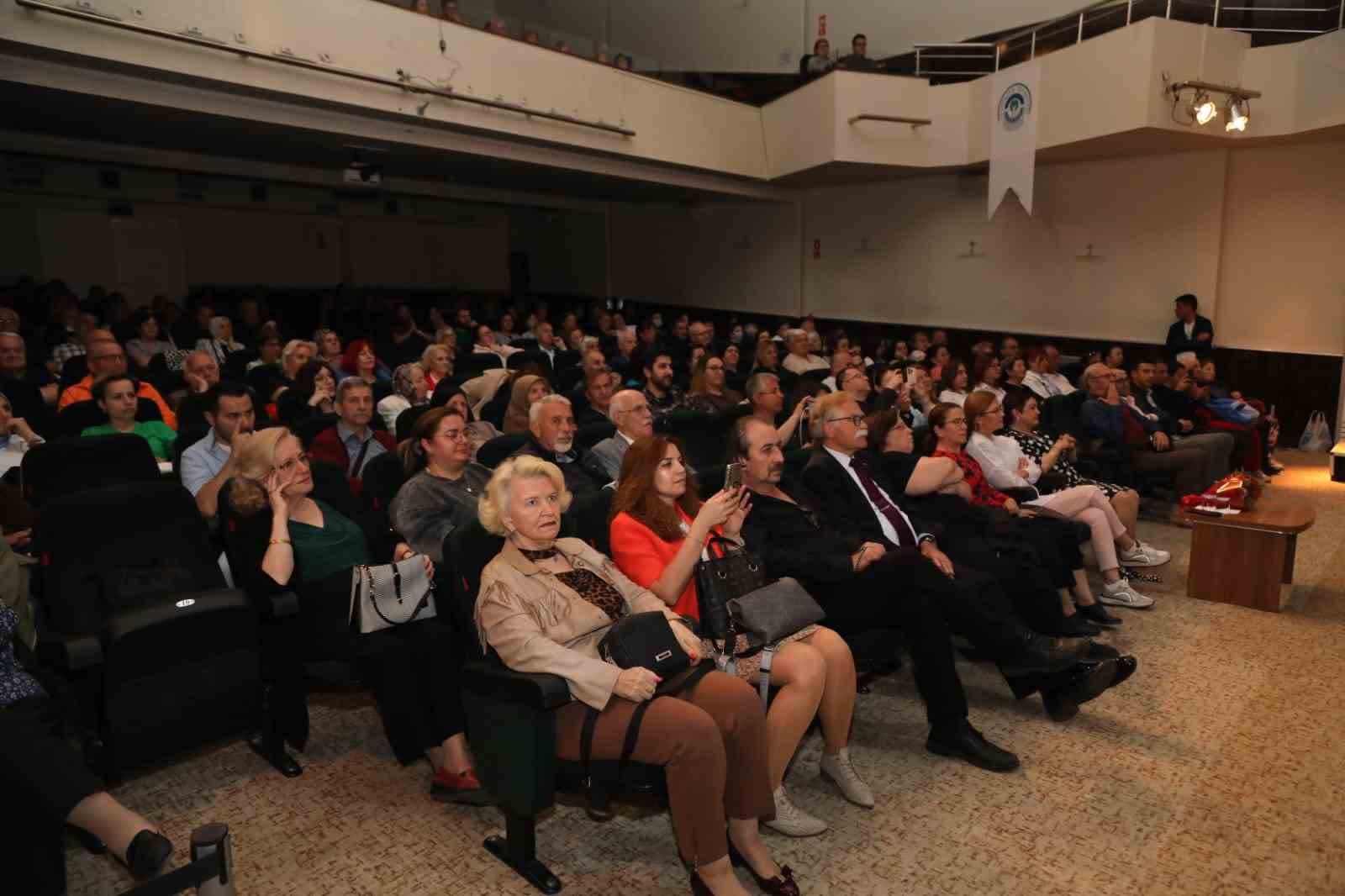 Odunpazarı Belediyesi Türk Müziği Korosu dinleyenleri mest etti
