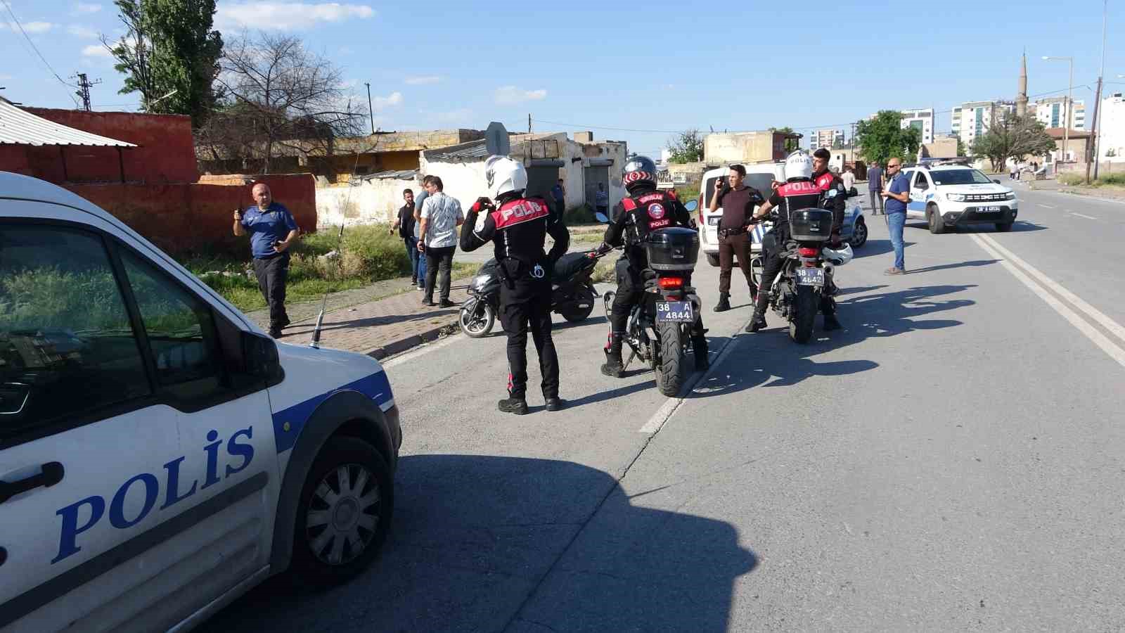 Kayseri’de bıçaklı kavga: 1’i ağır 4 yaralı
