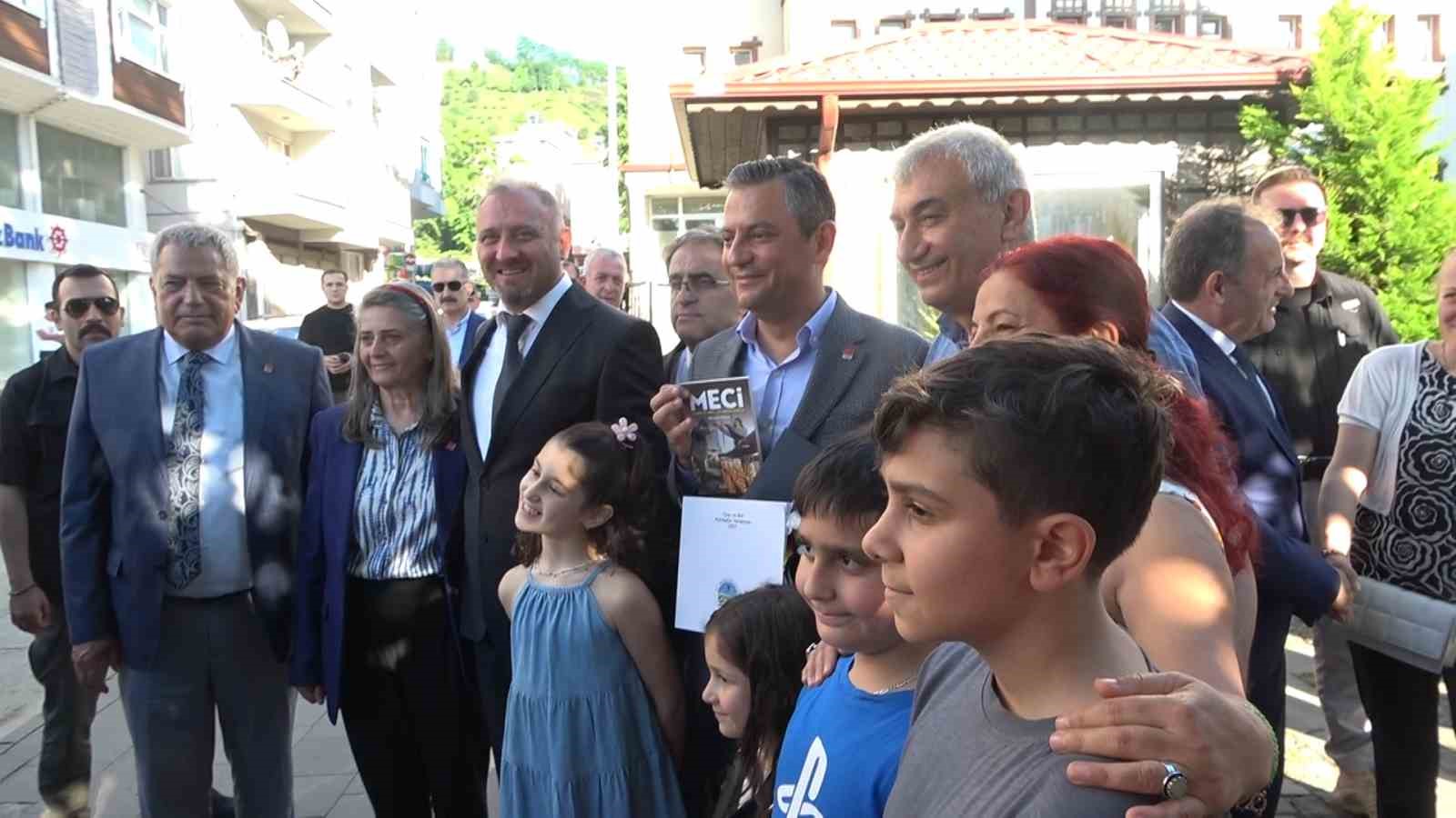 Özgür Özel: “Belediyeler Birliği seçimlerinde çoğunluğumuza dayanıp tamamını almayacağız yönetimin, oransal olarak dağıtacağız”
