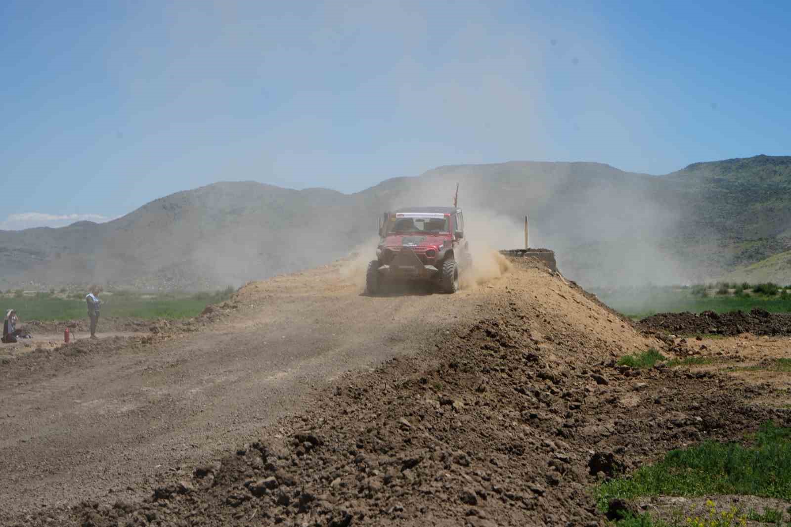 17. Karadeniz Off-Road Kupası’nın 1. ayağı Iğdır’da renkli görüntülere sahne oldu
